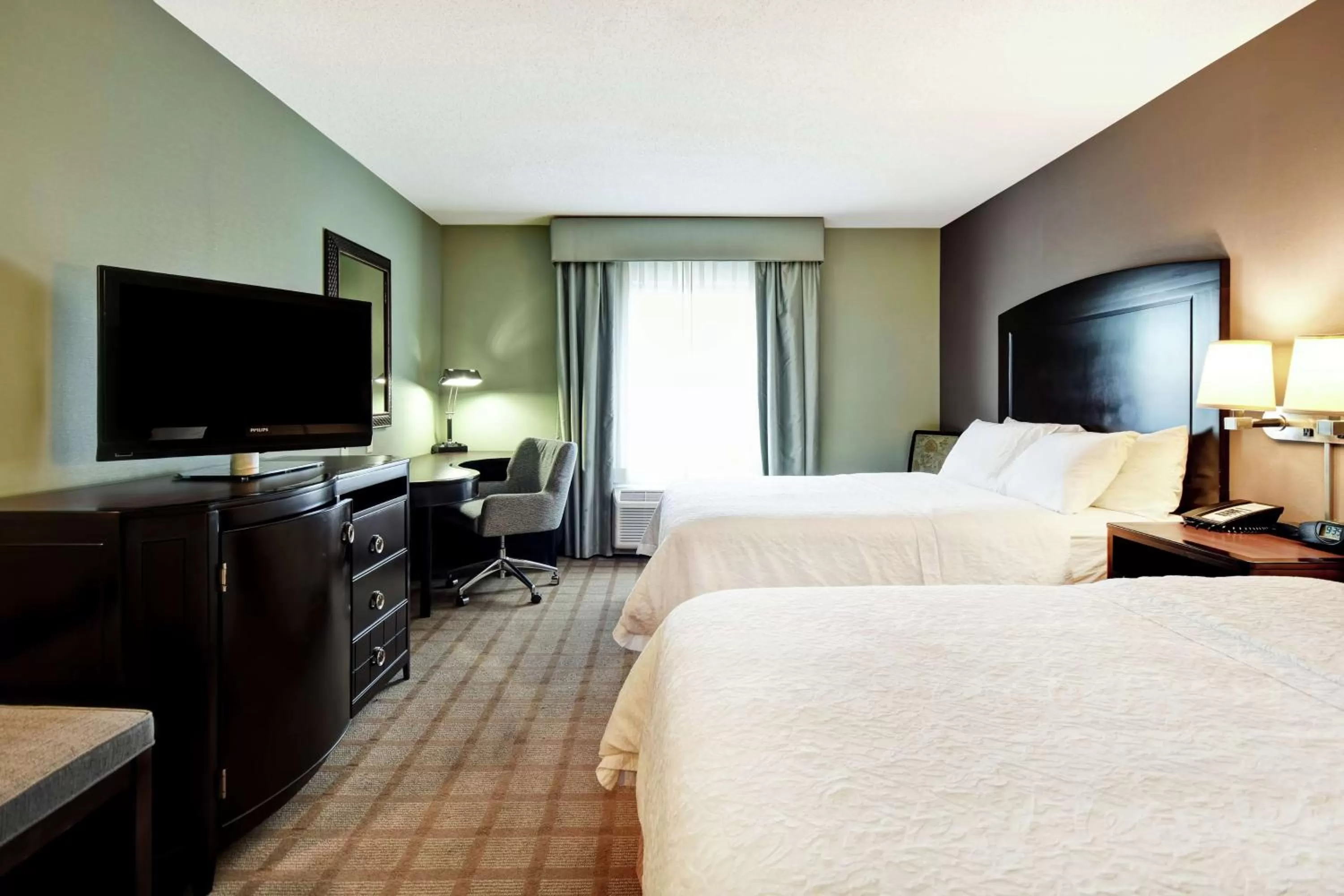 Bedroom, Bed in Hampton Inn & Suites Detroit-Canton