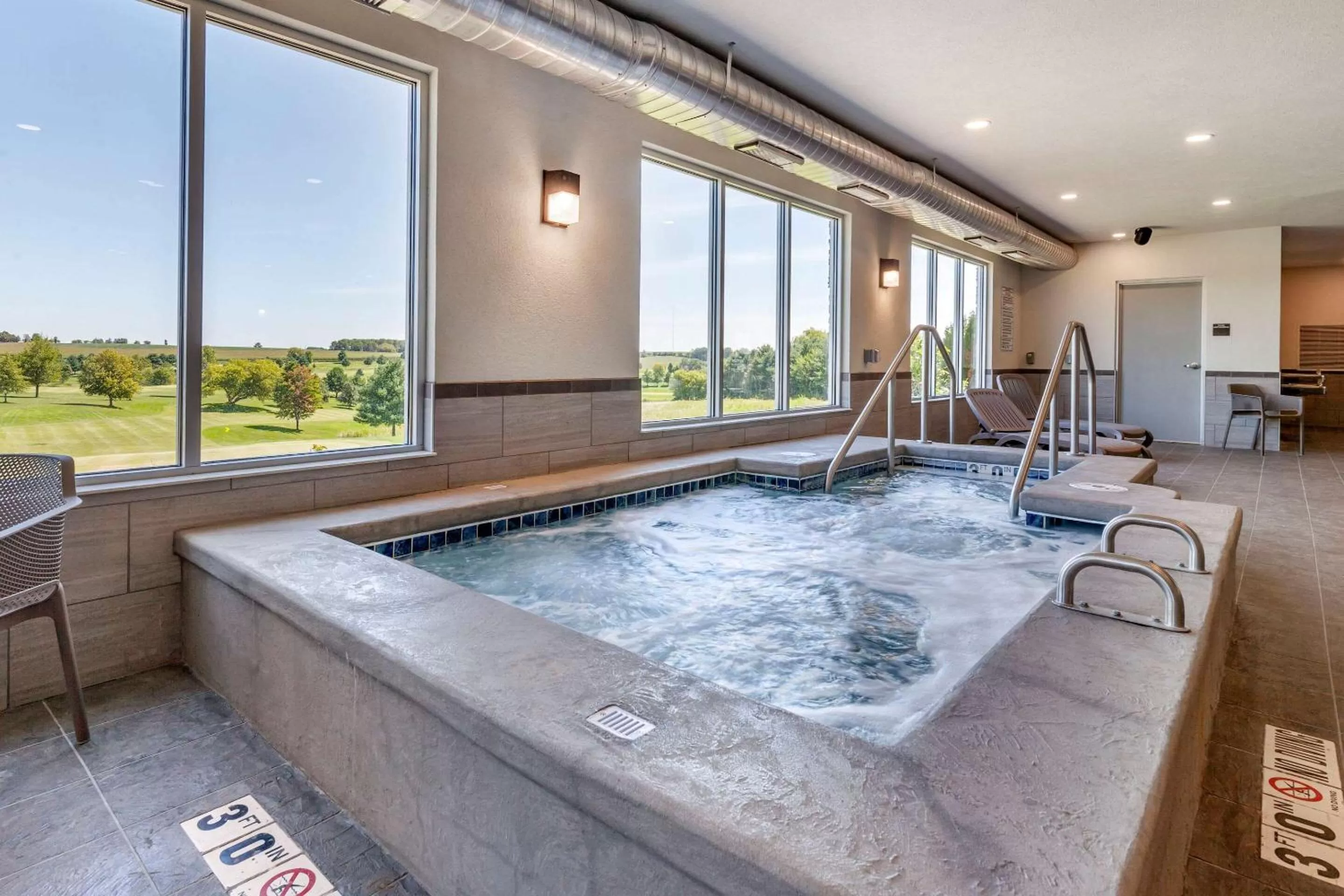 Swimming pool in Sleep Inn & Suites Lancaster-Platteville