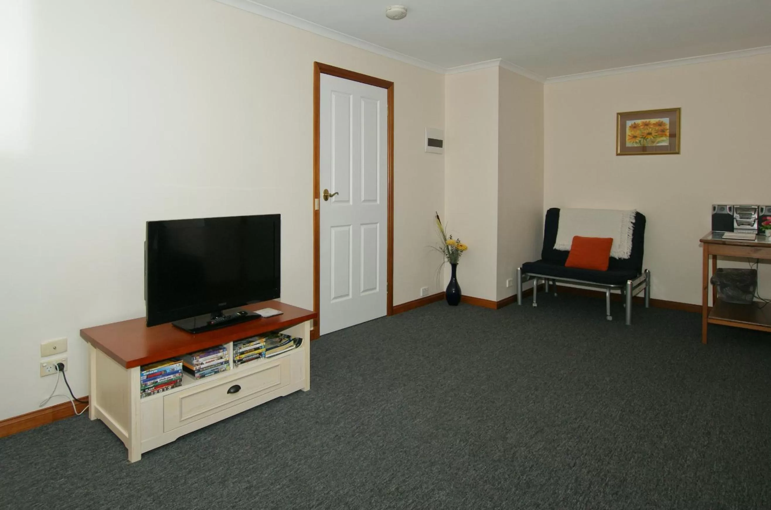 Living room, TV/Entertainment Center in Sherwood View Accommodation