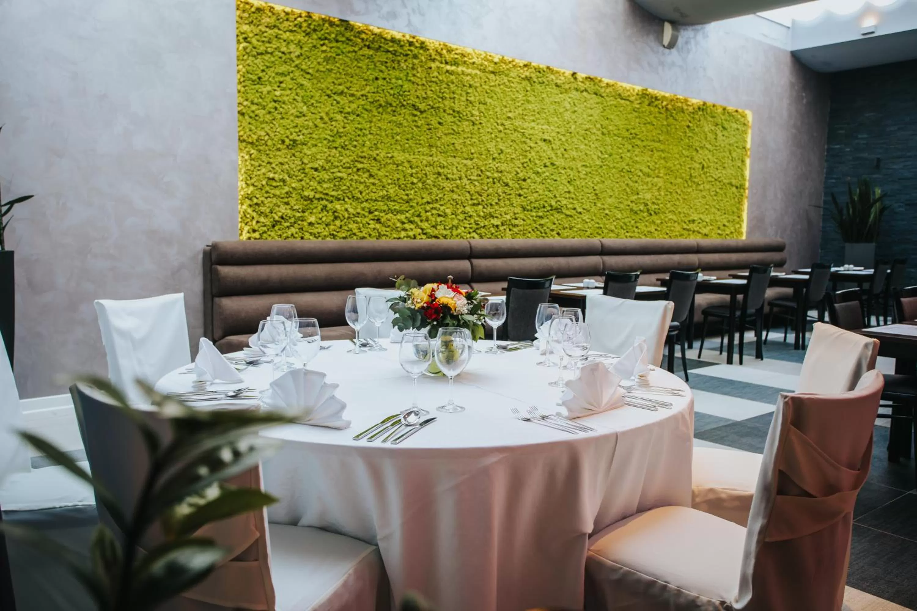 Restaurant/places to eat in Hotel Lero