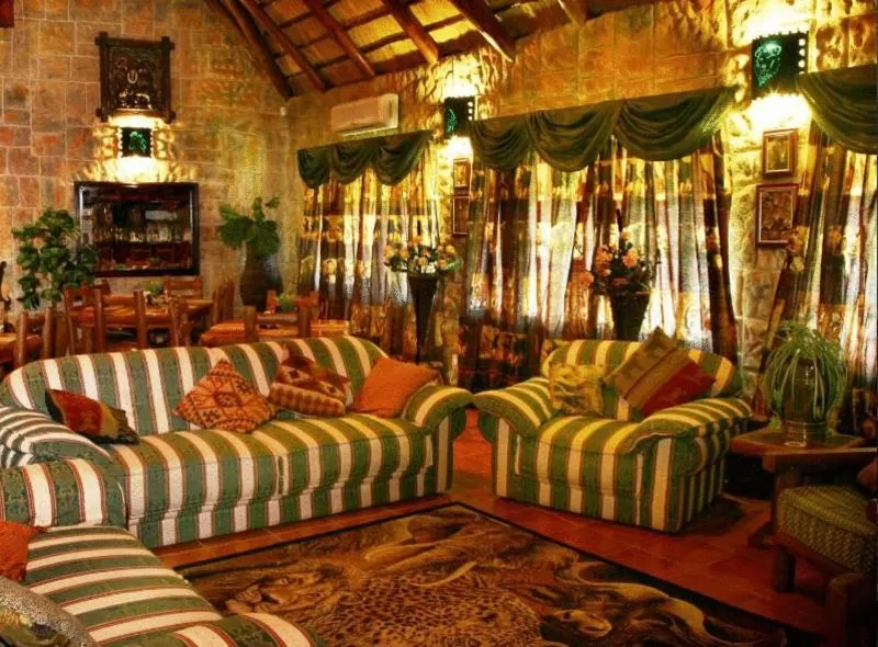 Lounge or bar in La Rochelle Inn