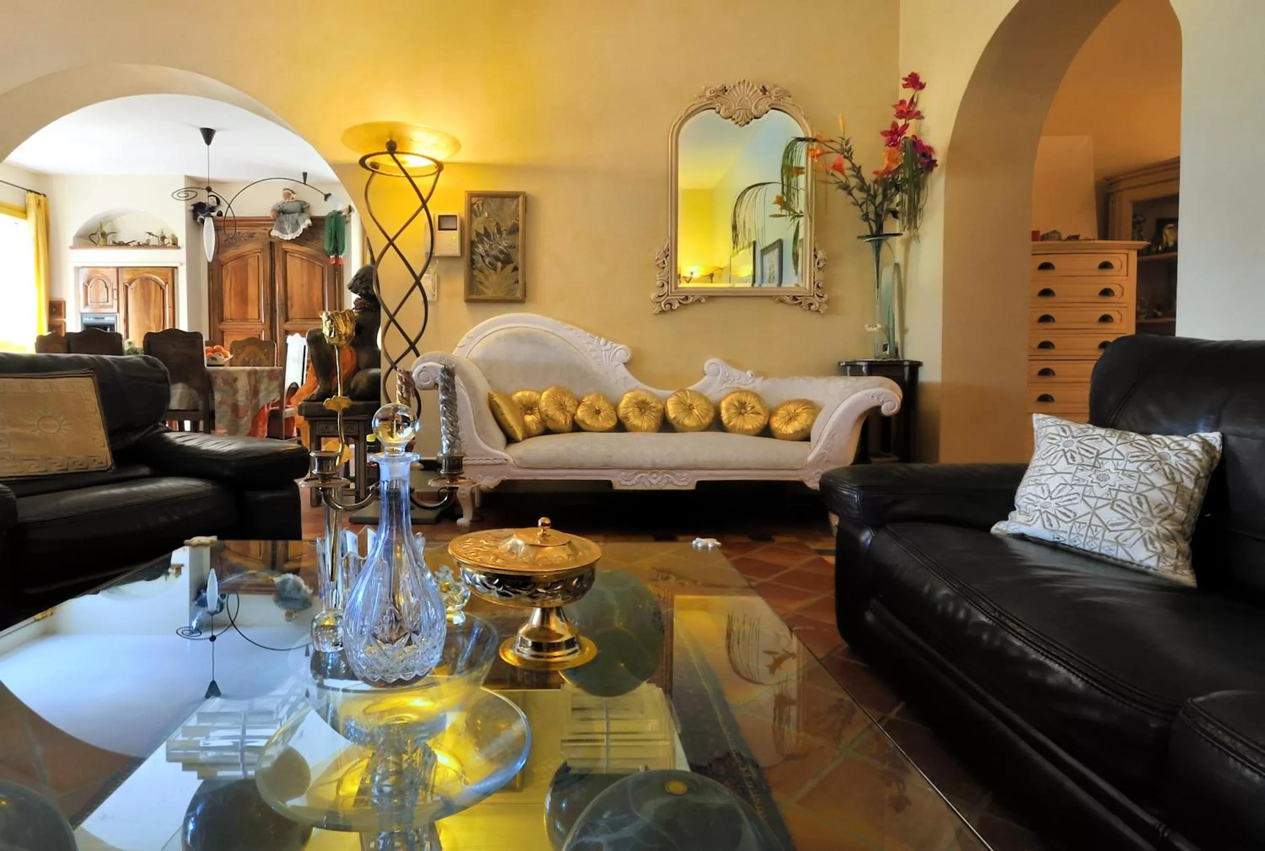 Lounge or bar in Mas de la Montille