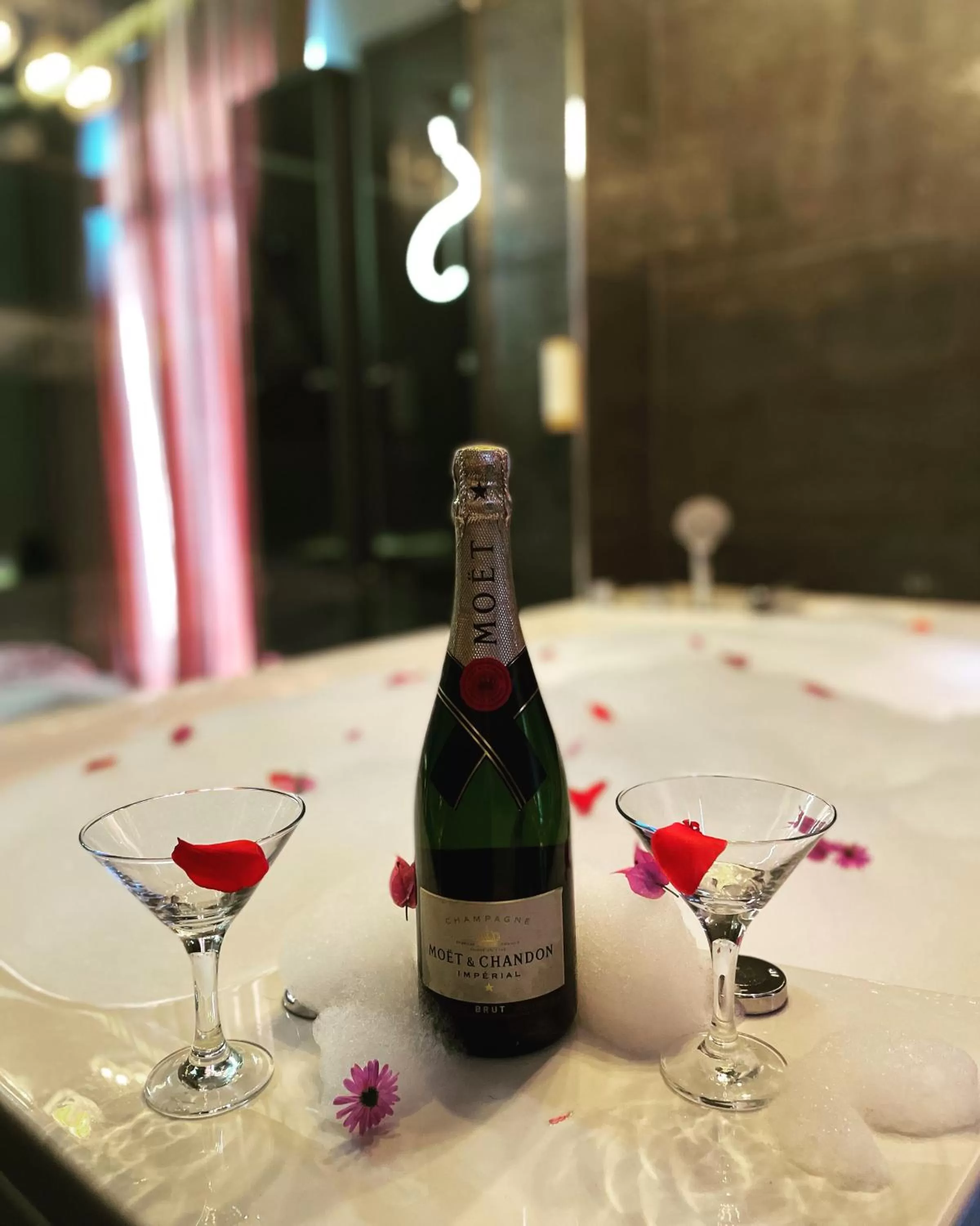 Drinks in GRAND JNK Boutique Hotel