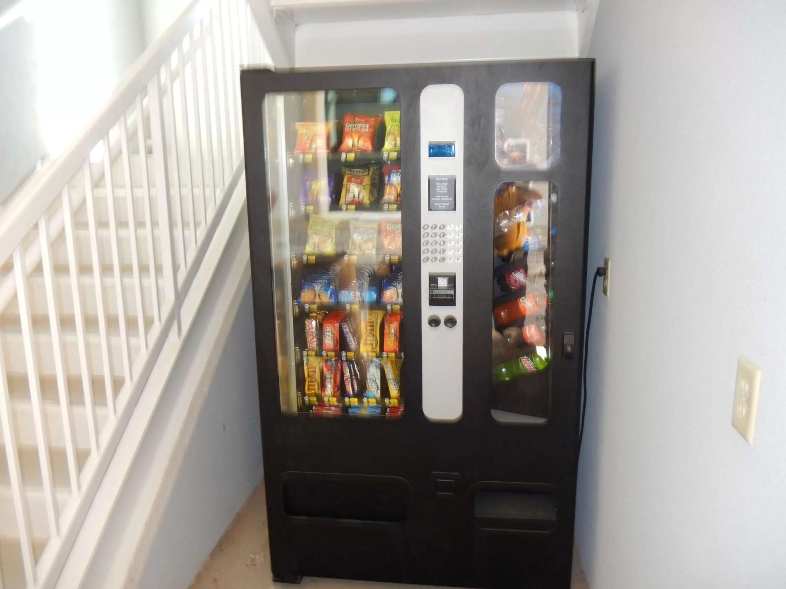 vending machine in Studio 6-Yukon, OK