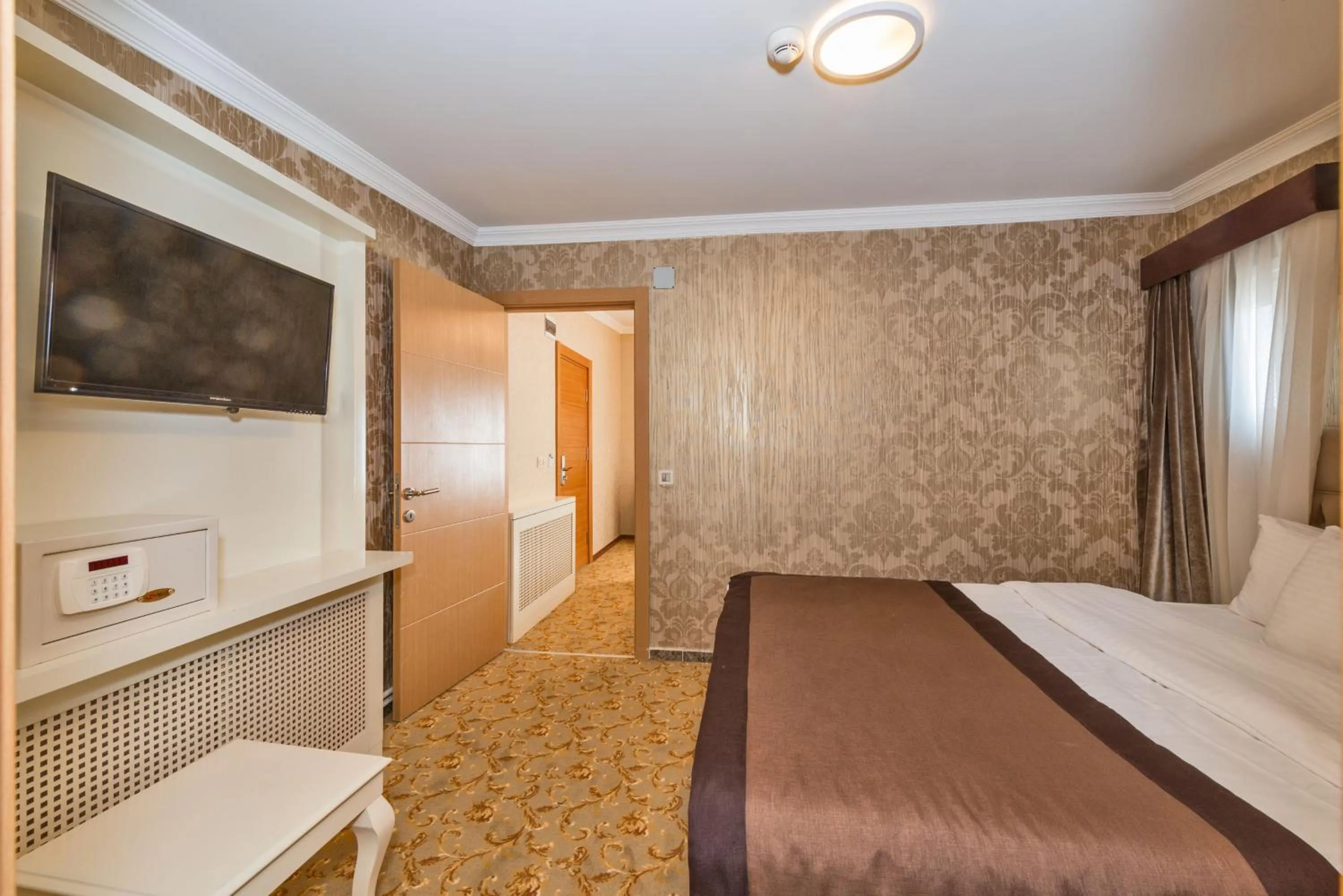 Photo of the whole room, Bed in Montagna Hera Hotel Taksim