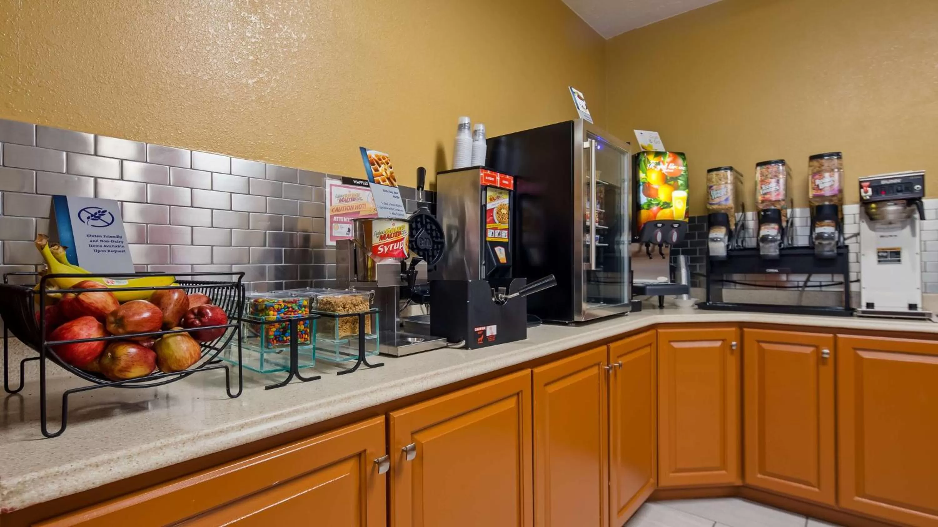 Restaurant/places to eat in Best Western Paris Inn