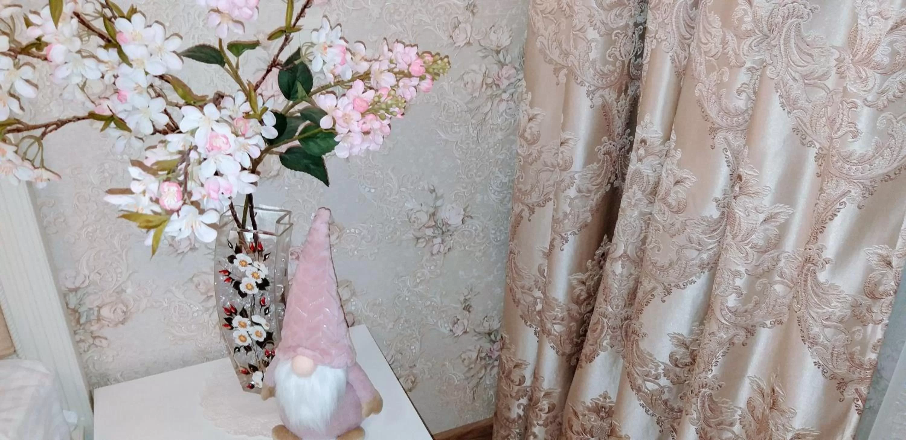 Photo of the whole room, Winter in Shalanda