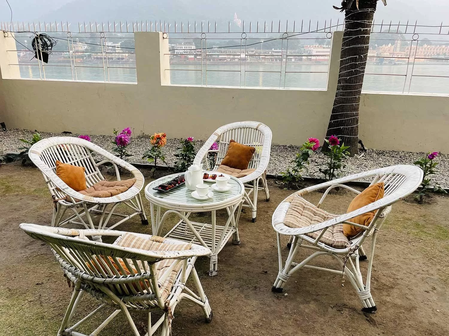 Restaurant/places to eat in Yog Niketan By Sanskriti