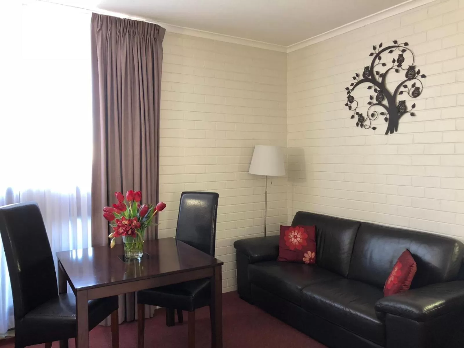 Photo of the whole room in Goulburn Motor Inn