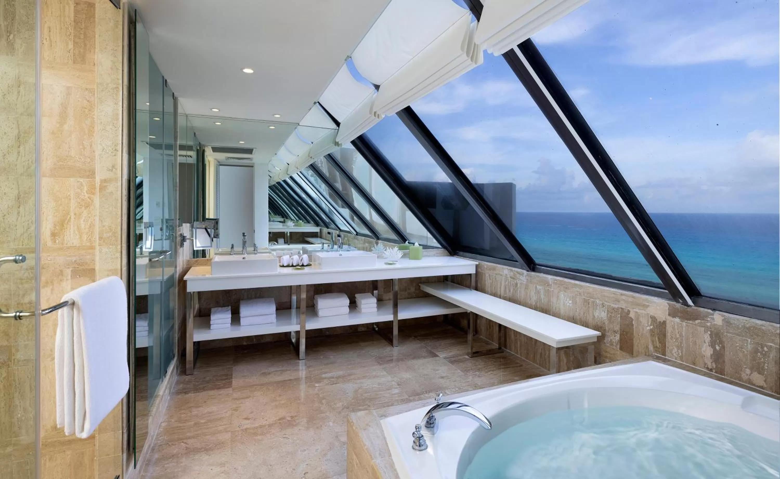 Hot Tub in Paradisus Cancun All Inclusive - Grand Reopening coming soon