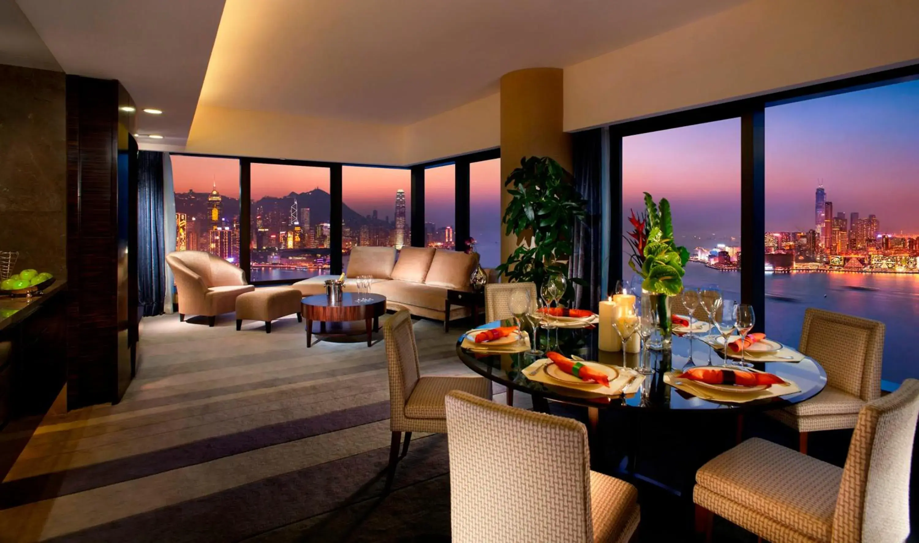 Premier King or Twin Suite with Harbor View in Harbour Grand Hong Kong Premier King or Twin Suite with Harbor View in Harbour Grand Hong Kong