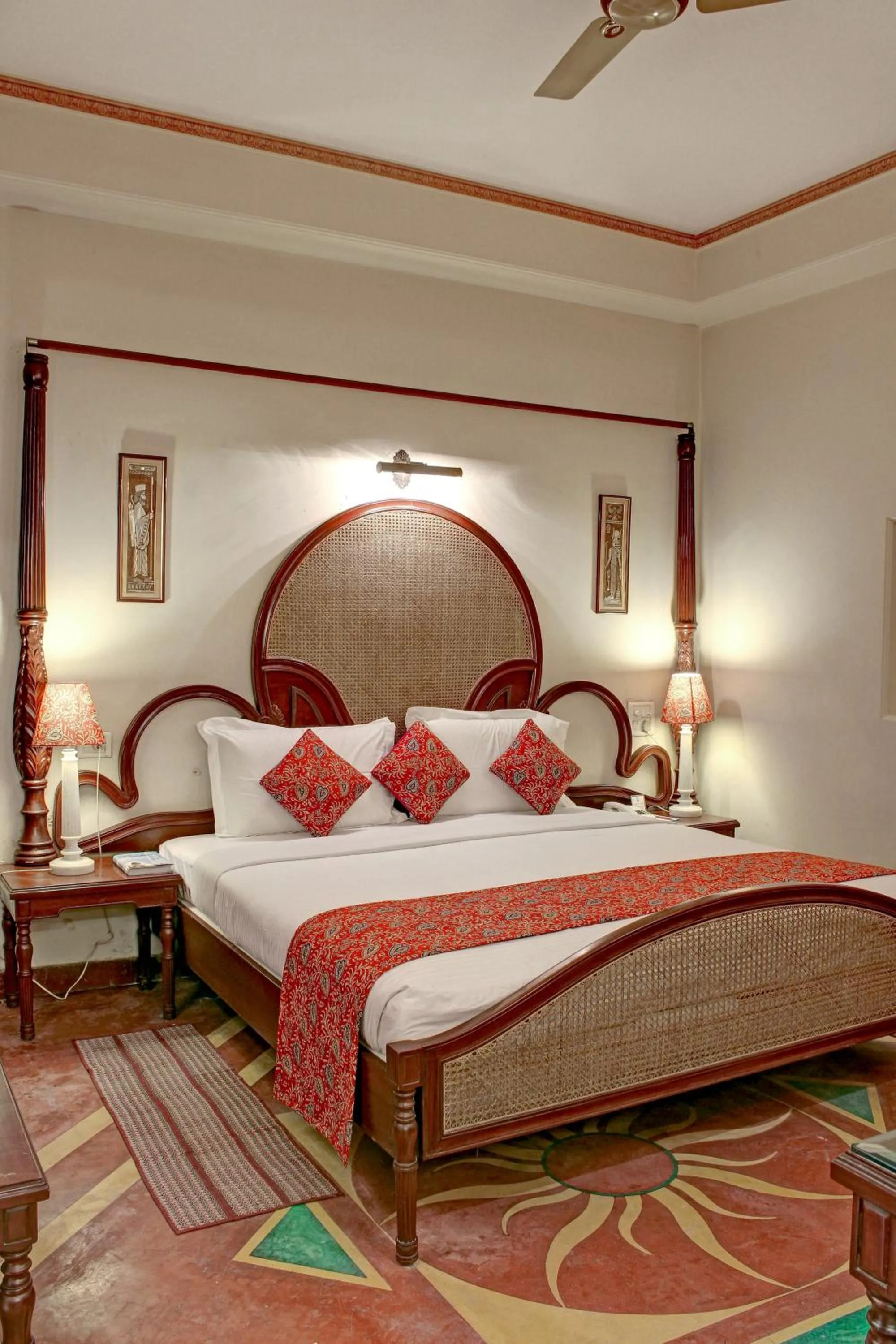 Bed in Palace On Ganges - Heritage Hotel