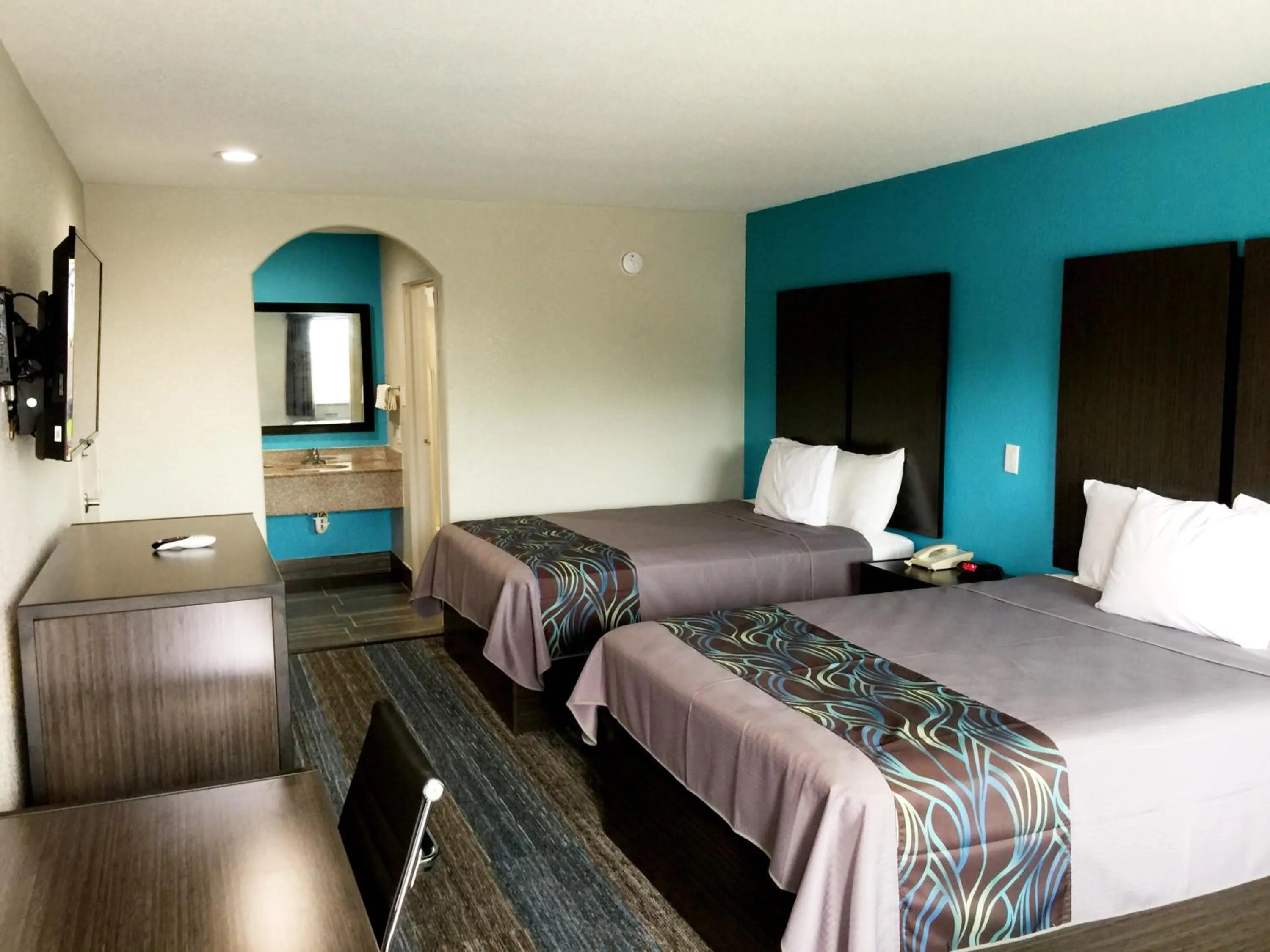 Bed in Americas Best Value Inn & Suites Mont Belvieu Houston