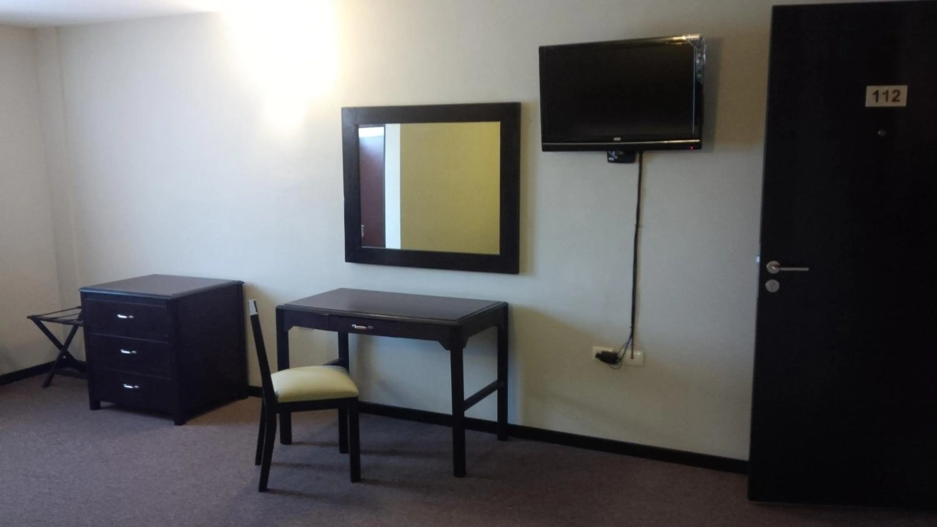 TV and multimedia in CHN Hotel Monterrey Santa Fe