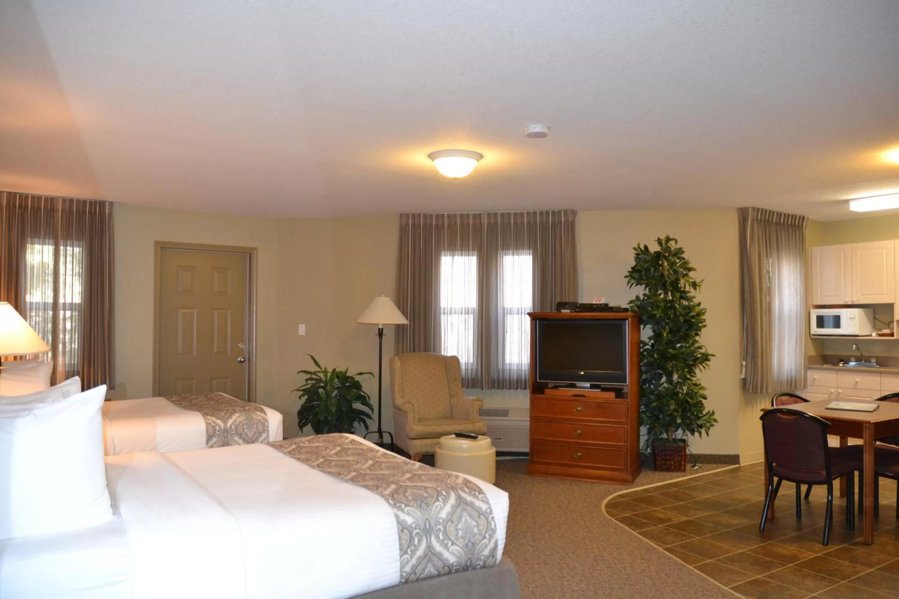 Kitchen or kitchenette, Bed in Village Creek Country Inn
