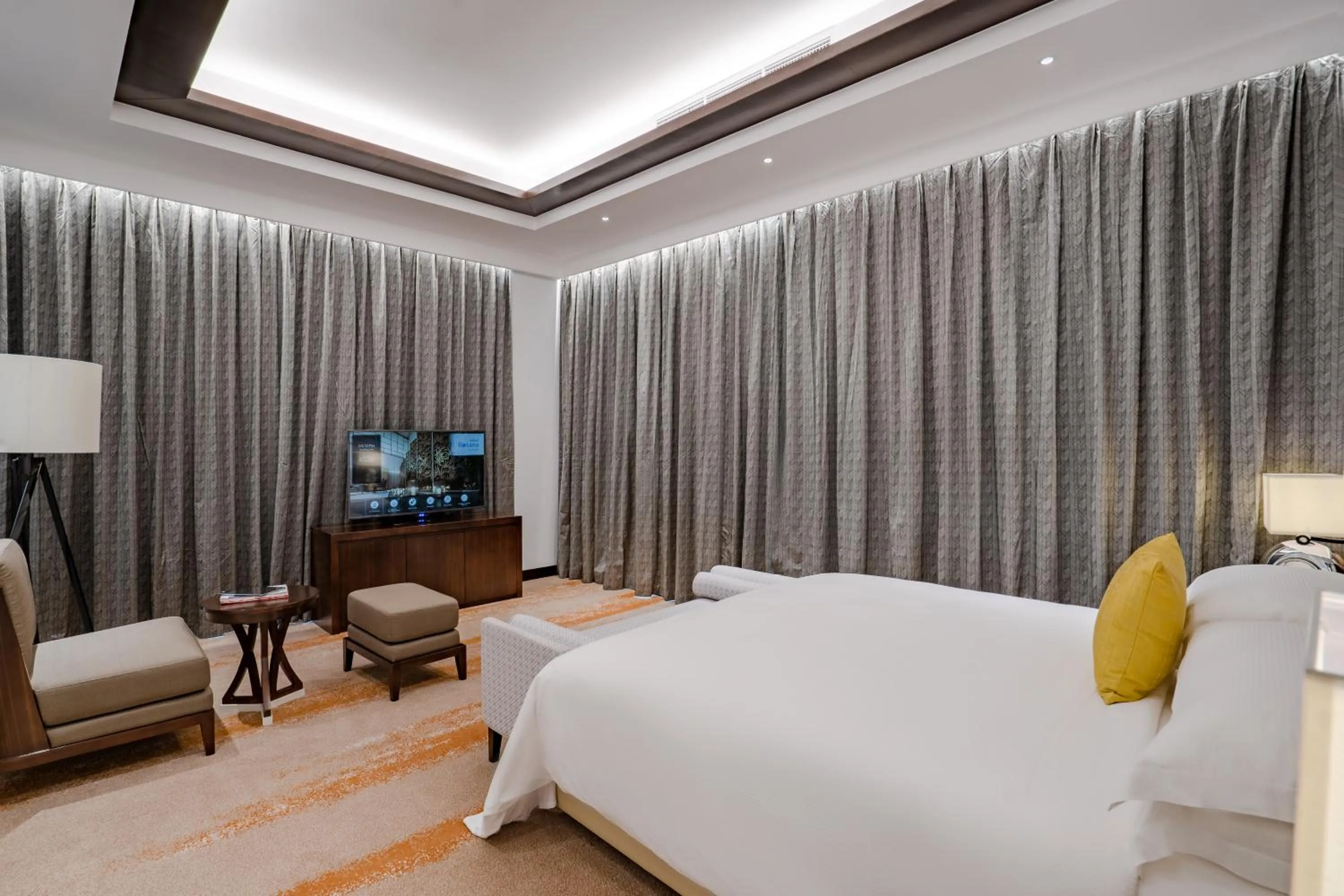 Bedroom, Bed in Johari Rotana