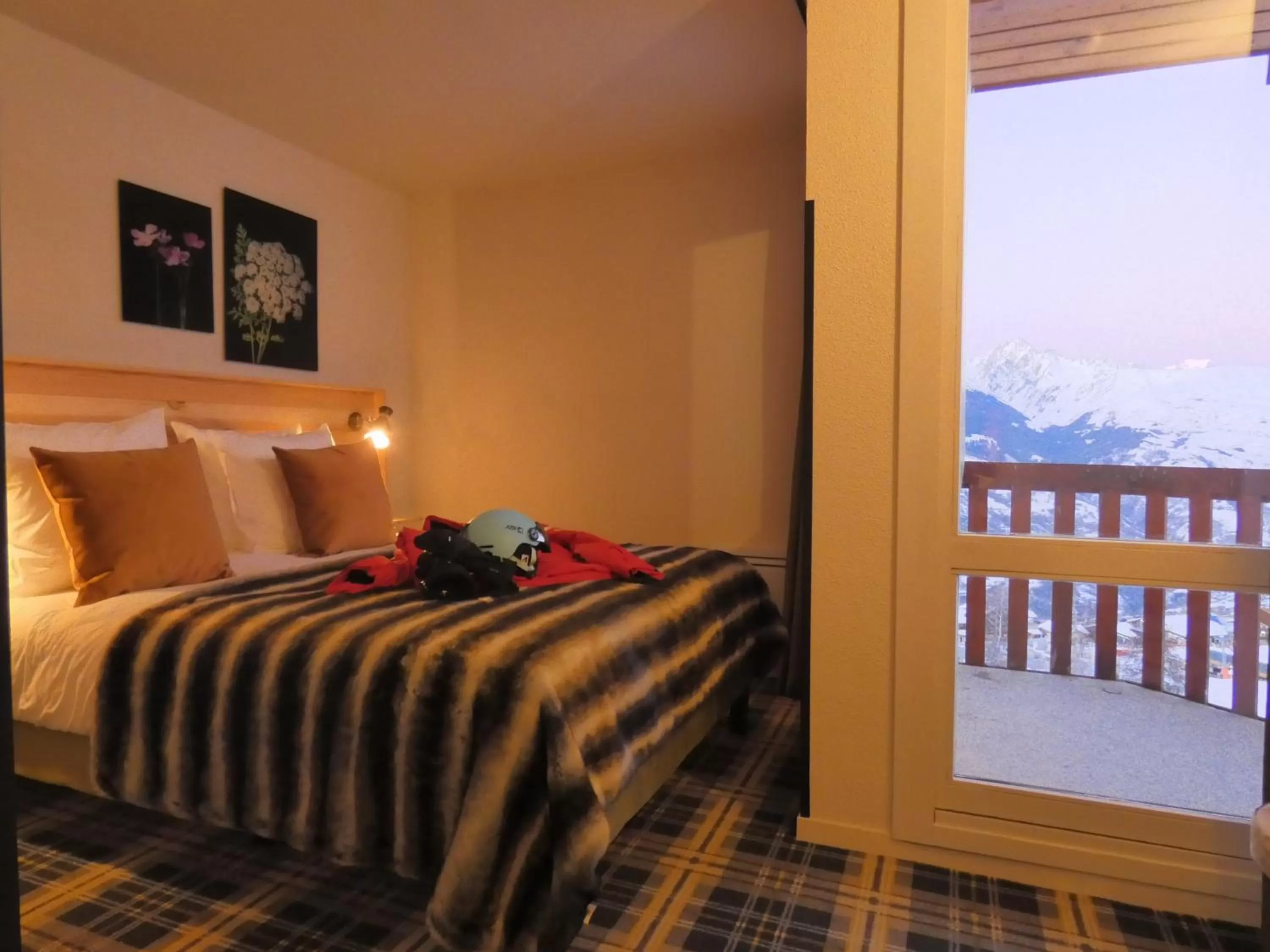 Bedroom, Bed in SOWELL Family La Lauzière