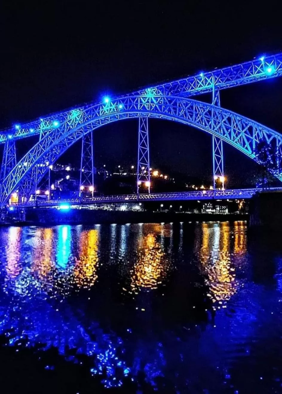 Night in Bridge It - Suites & Views