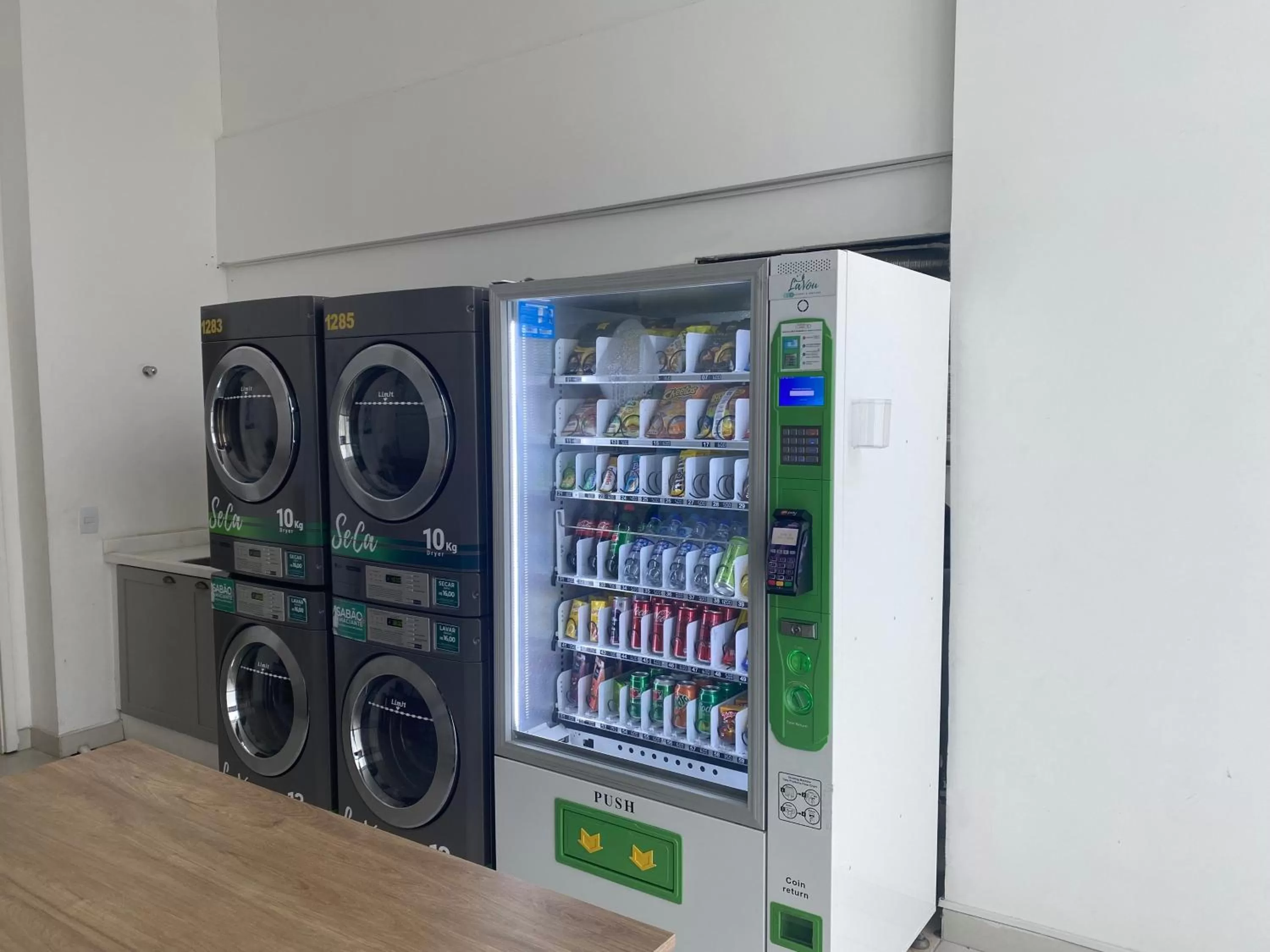 vending machine in Suíte & Flat Premium Rio Stay - Rio Centro