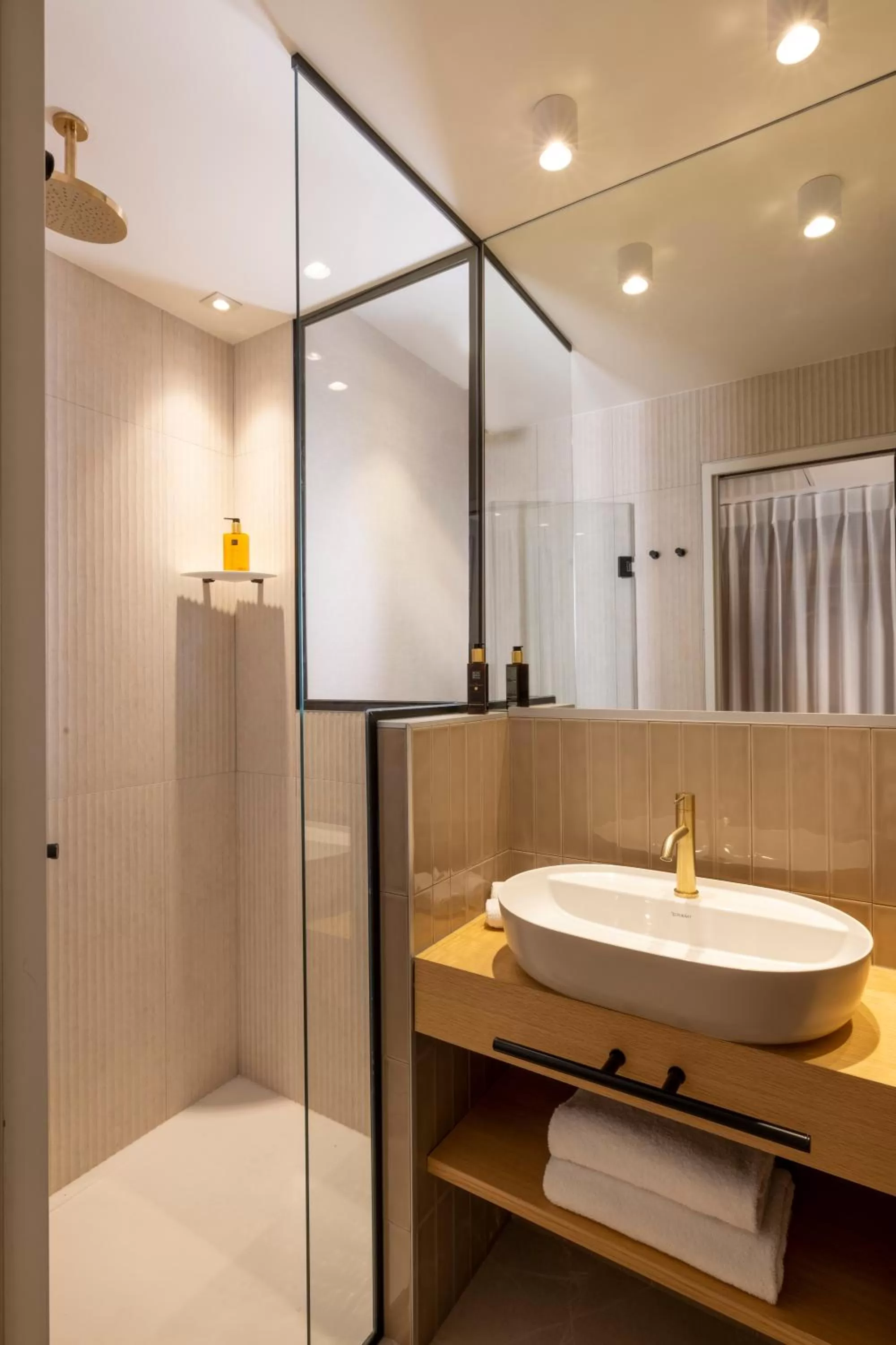 Bathroom in Hôtel Beige