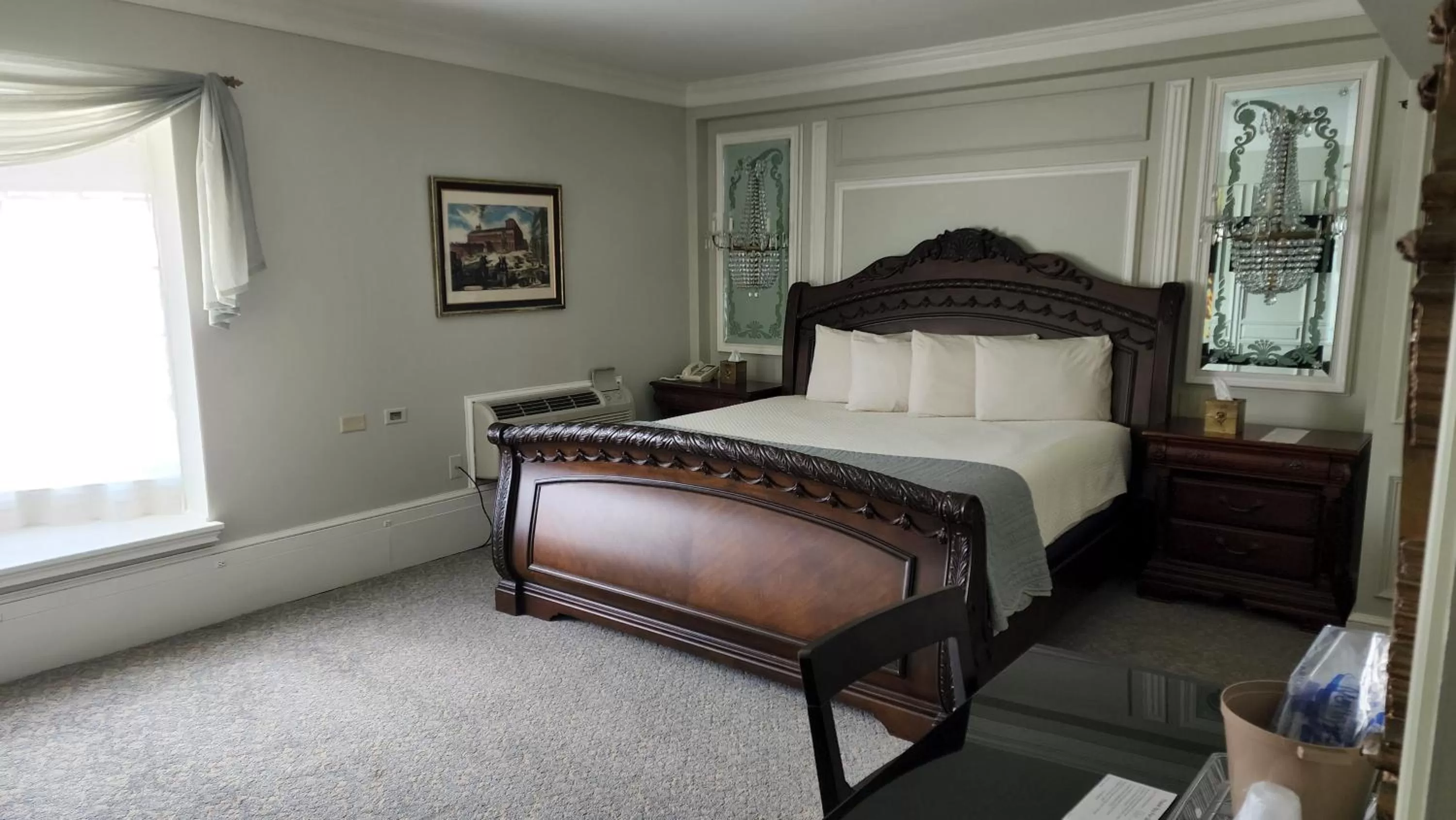 Photo of the whole room, Bed in Lowell Inn