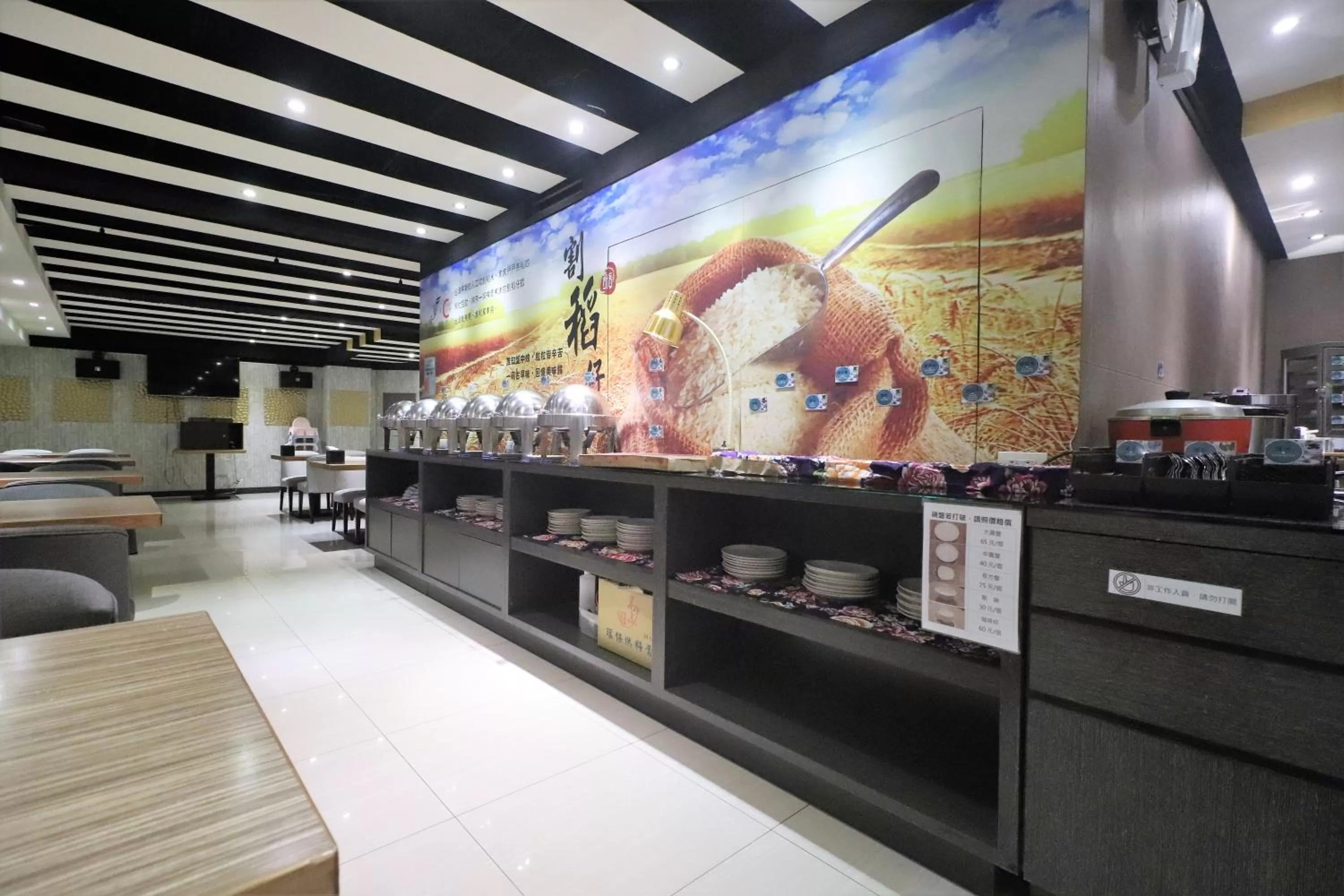Restaurant/places to eat in J-HOTEL