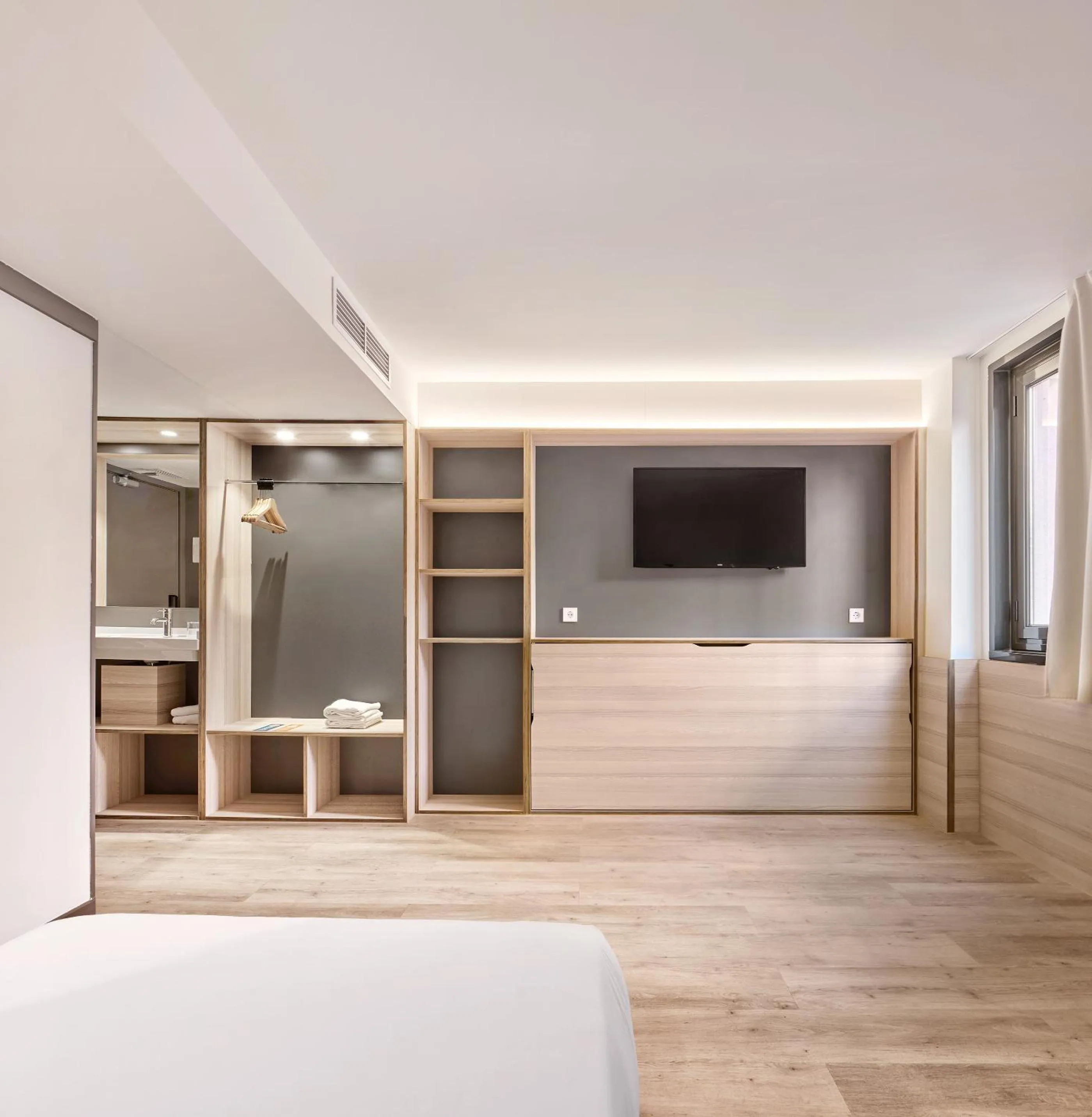 TV and multimedia, Bed in Hostal Lami