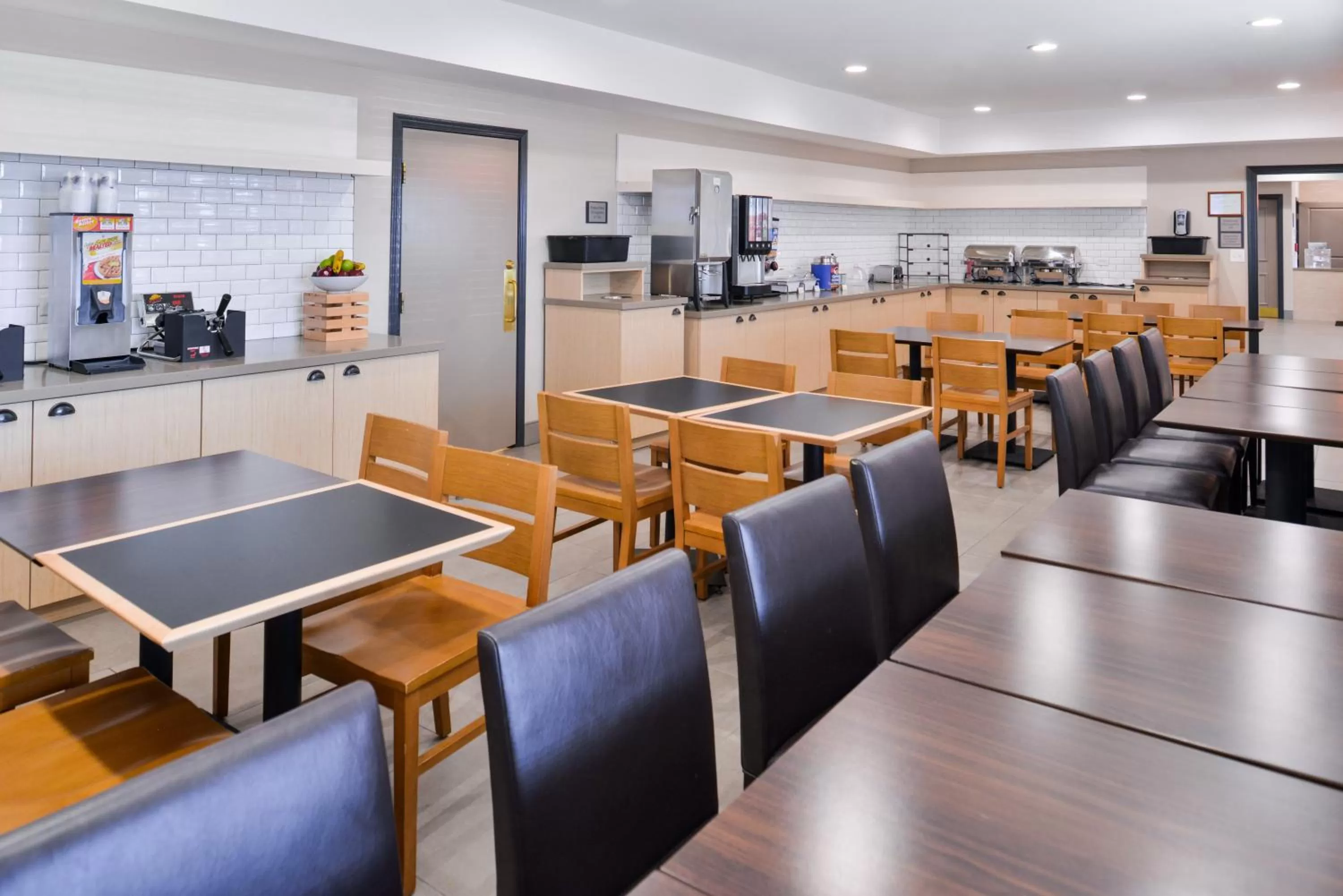 Restaurant/places to eat in Country Inn & Suites by Radisson, Tinley Park, IL