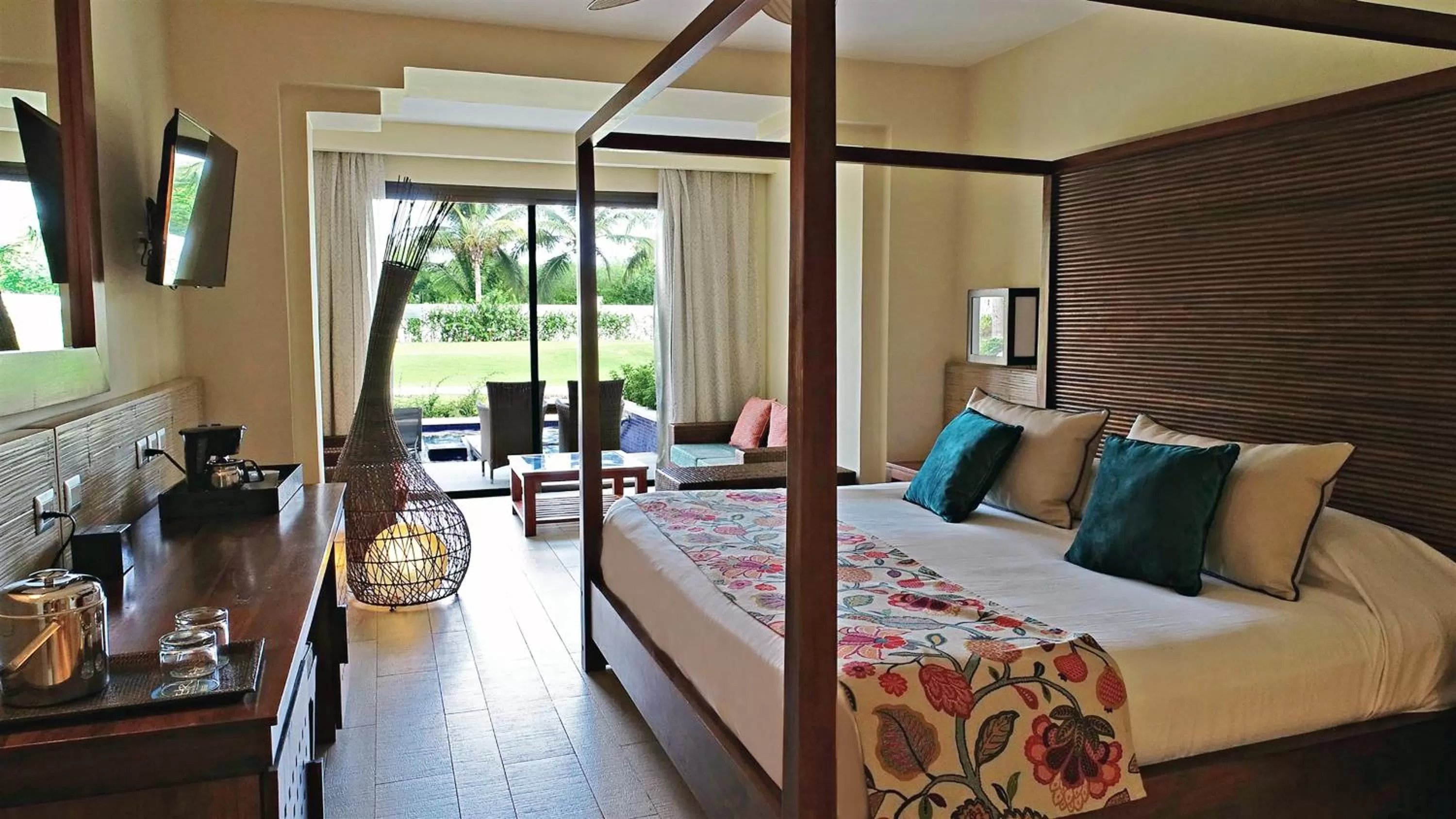 Photo of the whole room, Bed in Catalonia Royal Bavaro - All Inclusive - Adults Only