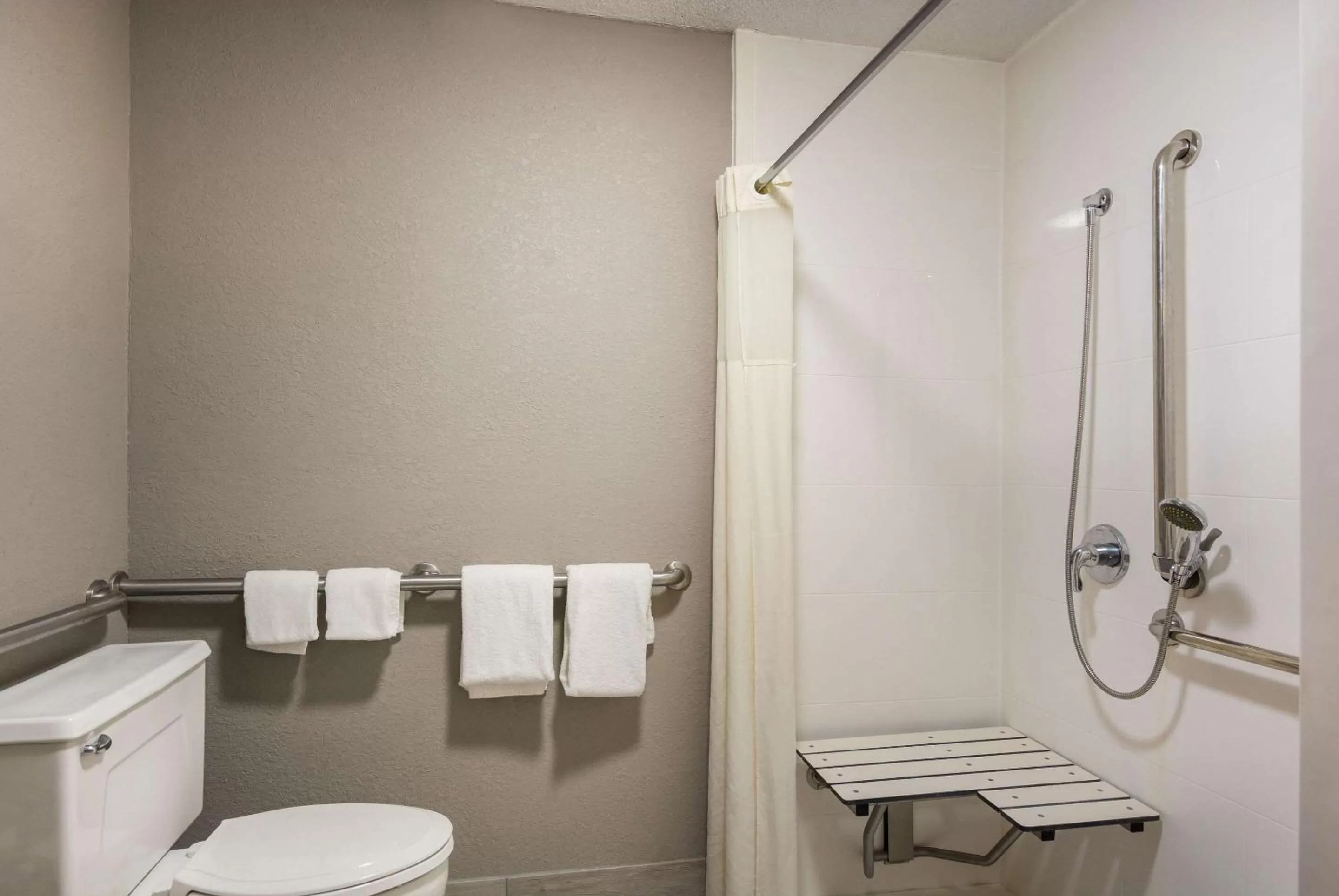 Bathroom in Quality Inn Emporia