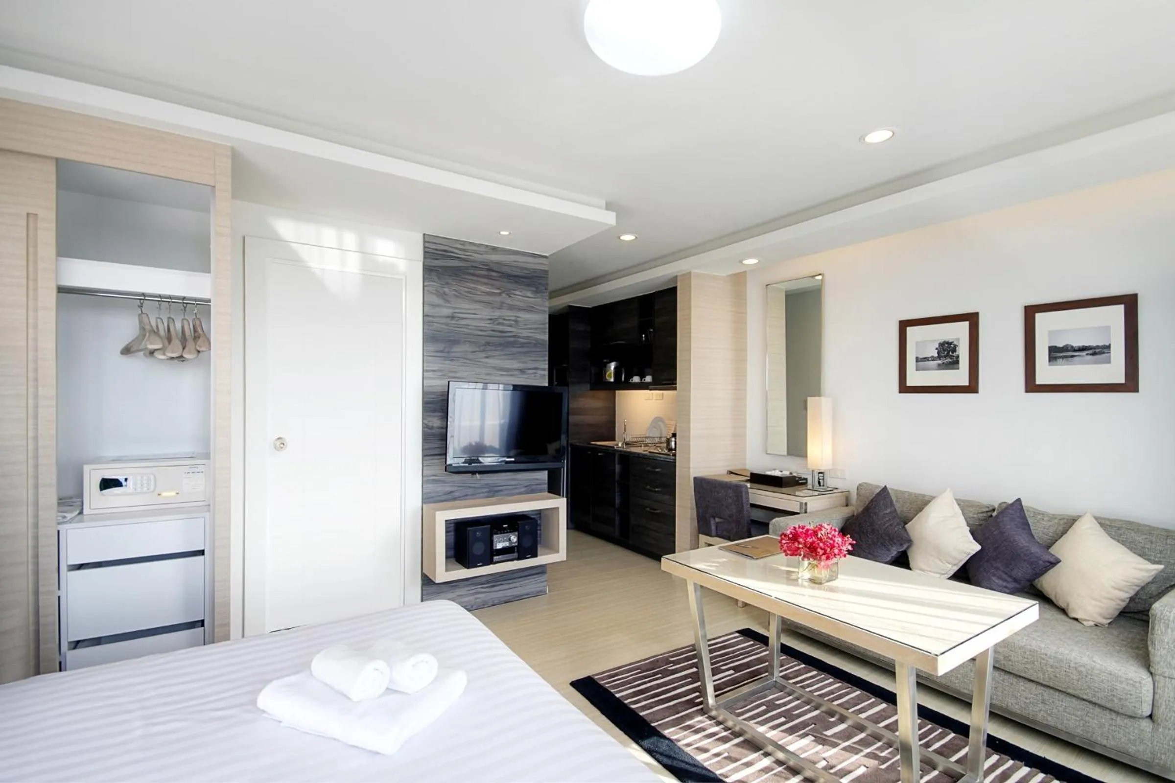 Photo of the whole room in Classic Kameo Hotel & Serviced Apartments, Ayutthaya