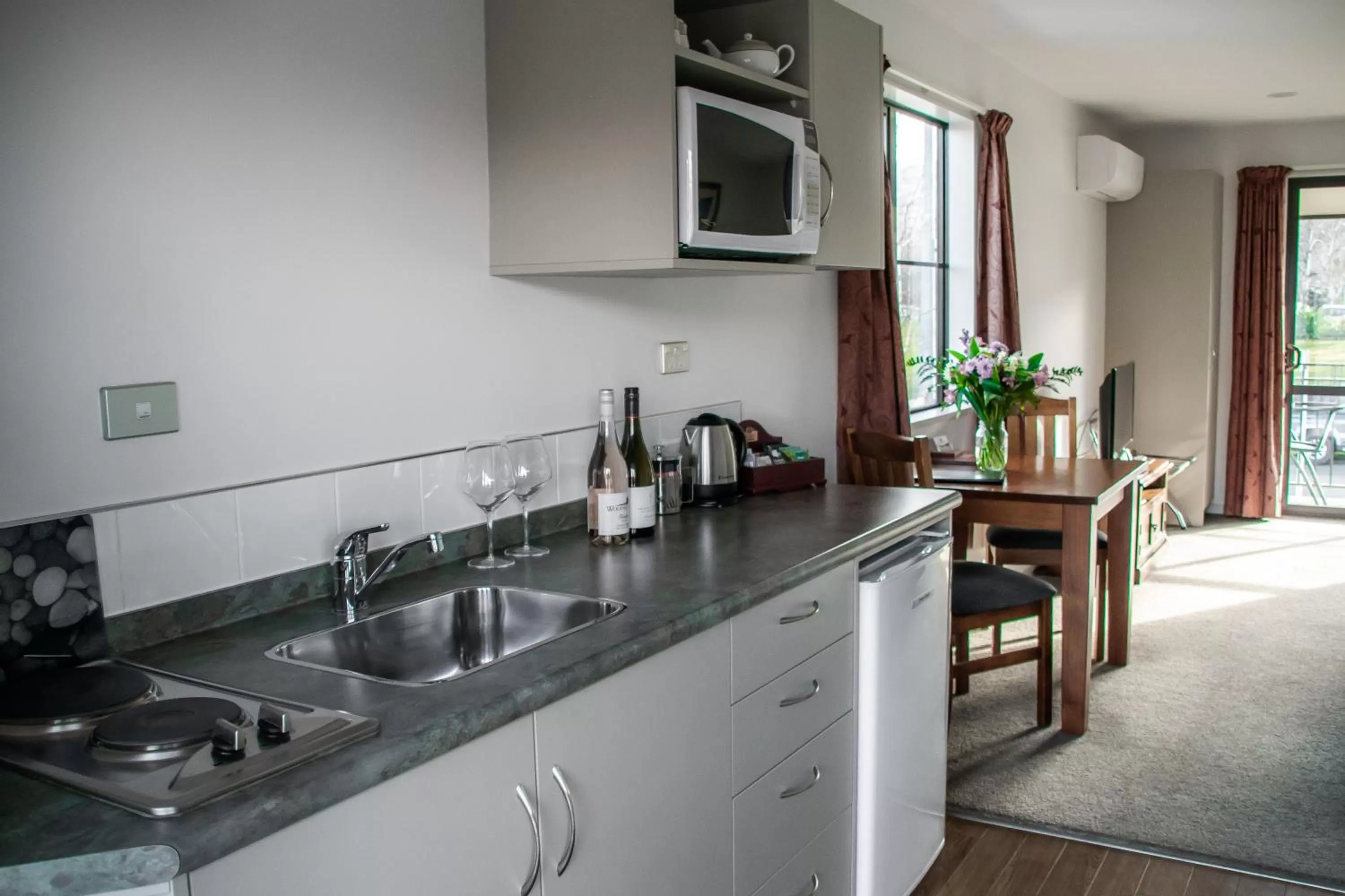 Coffee/tea facilities in Carrick Lodge Motel