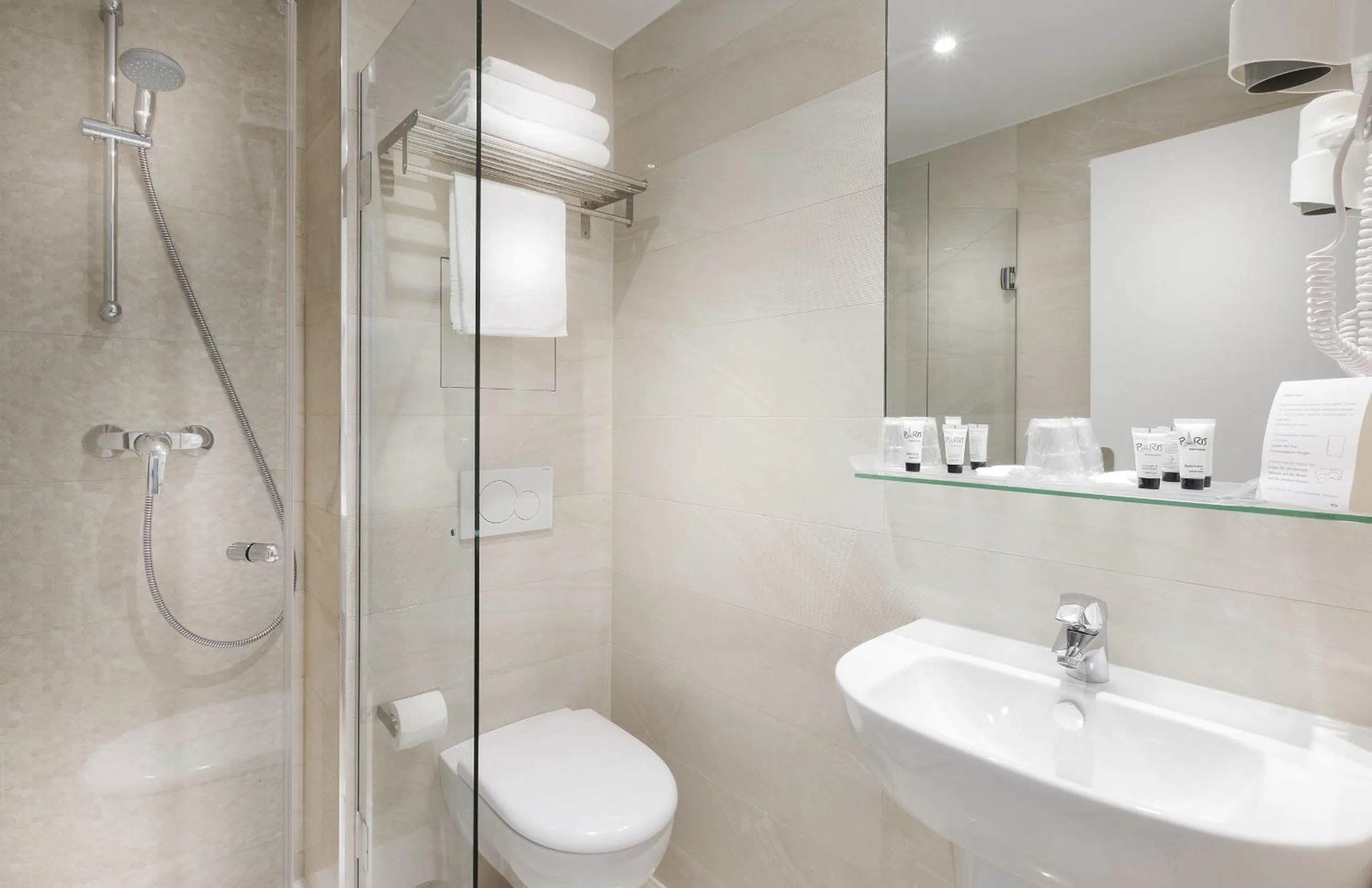 Bathroom in Hôtel International Paris