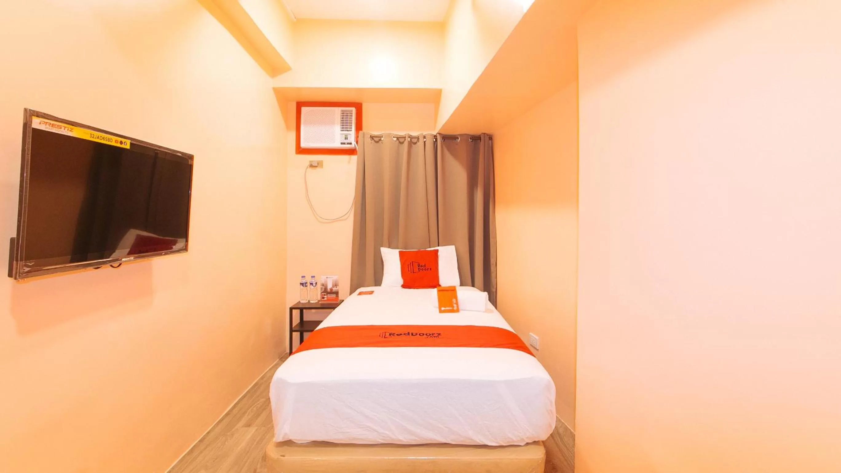 Bed in RedDoorz Plus @ Kaizen Suites Taft Avenue