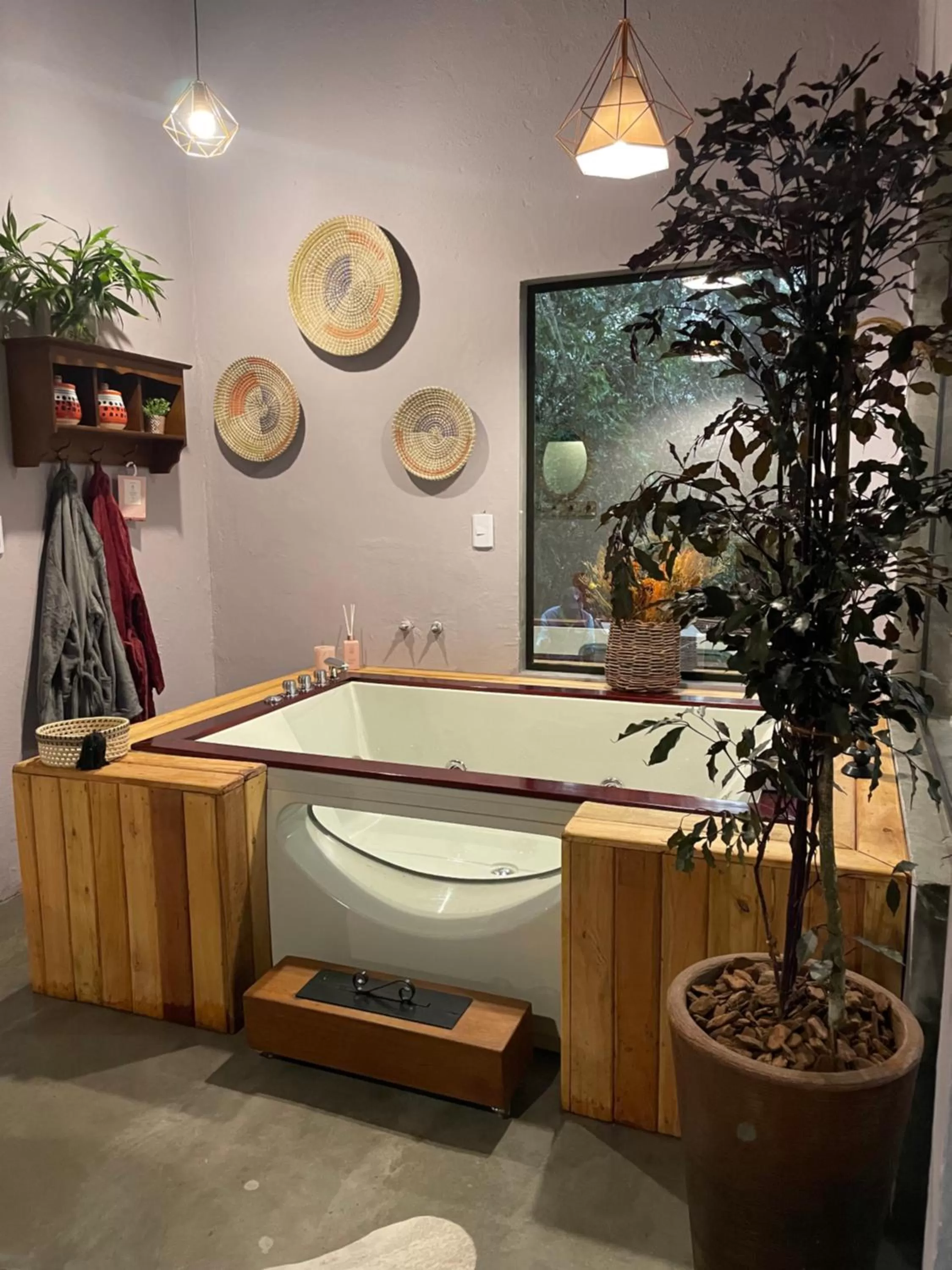 Hot Tub, Bathroom in Pousada Santa Thereza