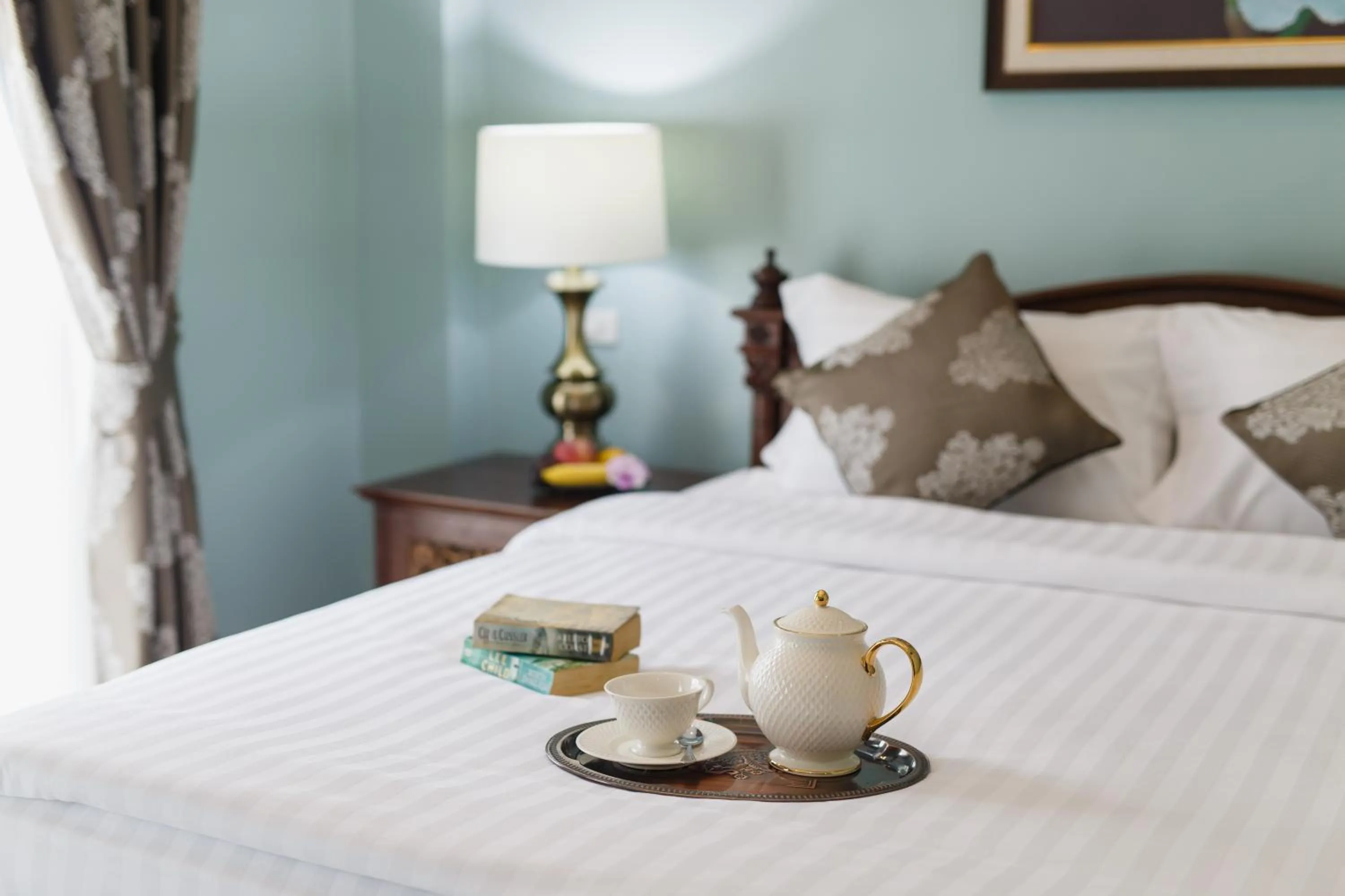 Coffee/tea facilities, Bed in The Velvet Orchid