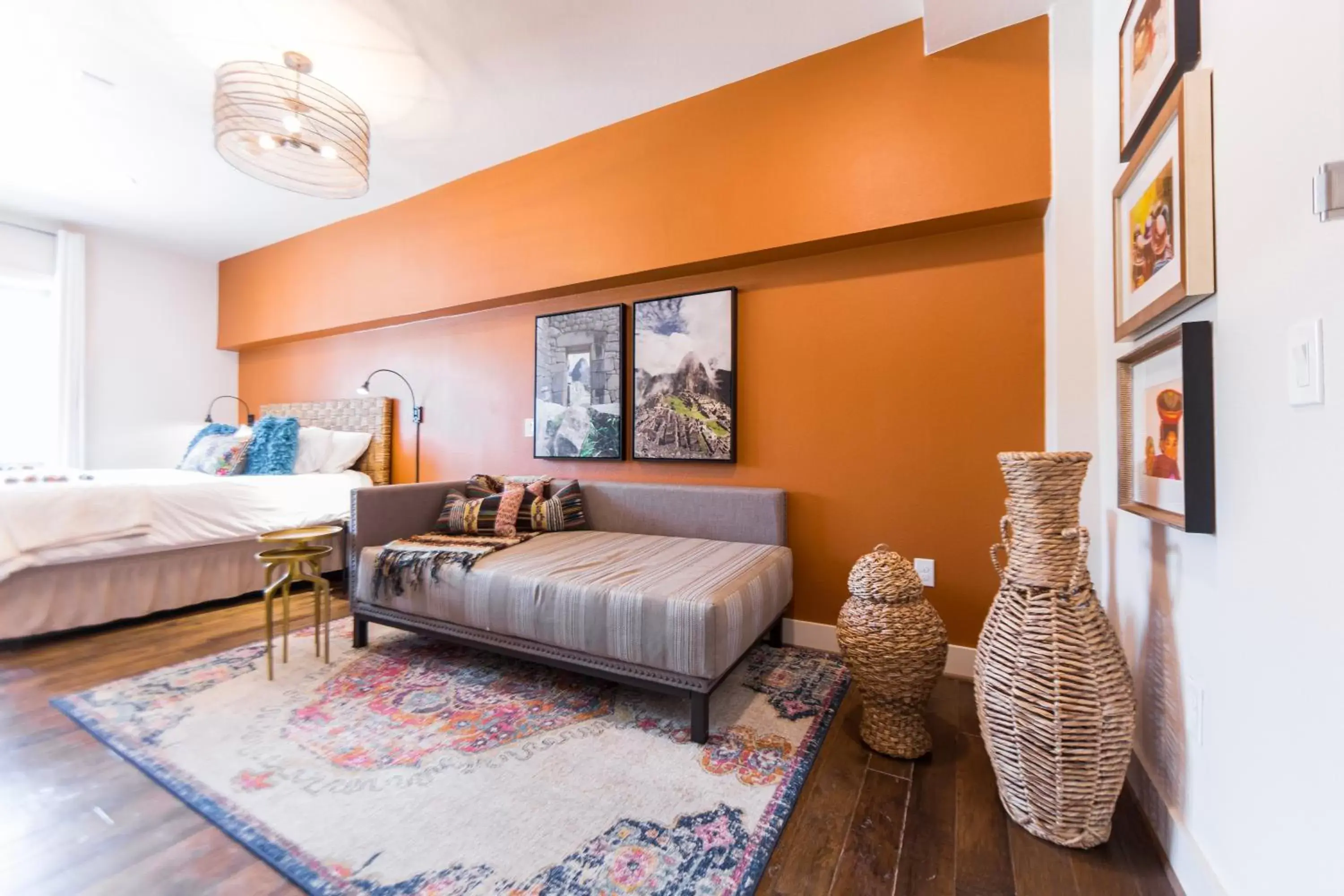 King Room in The Bishop Arts Hotel by Qresorts King Room in The Bishop Arts Hotel by Qresorts