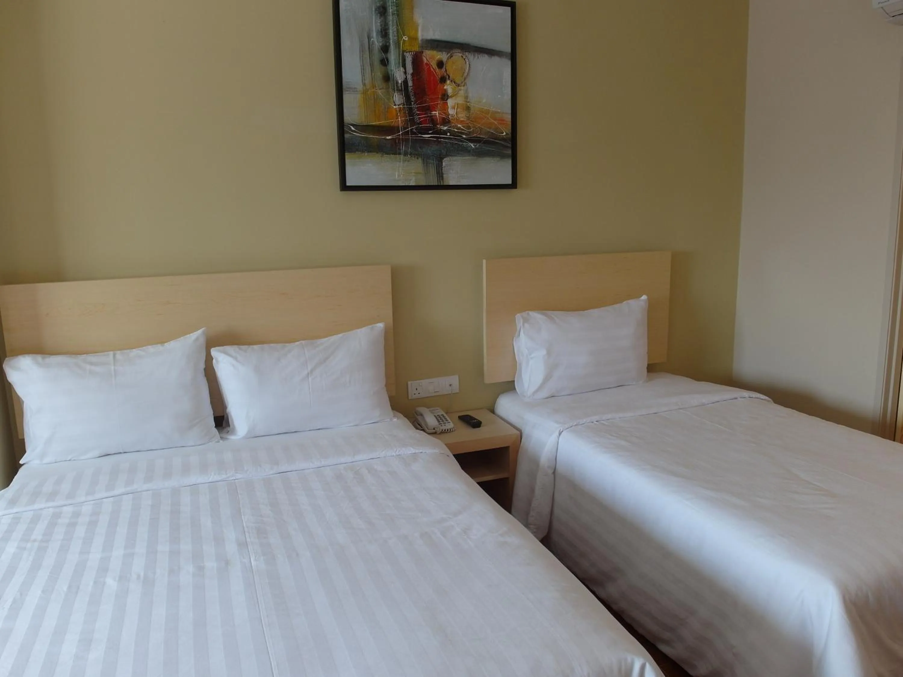 Photo of the whole room, Bed in Metro Hotel @ KL Sentral