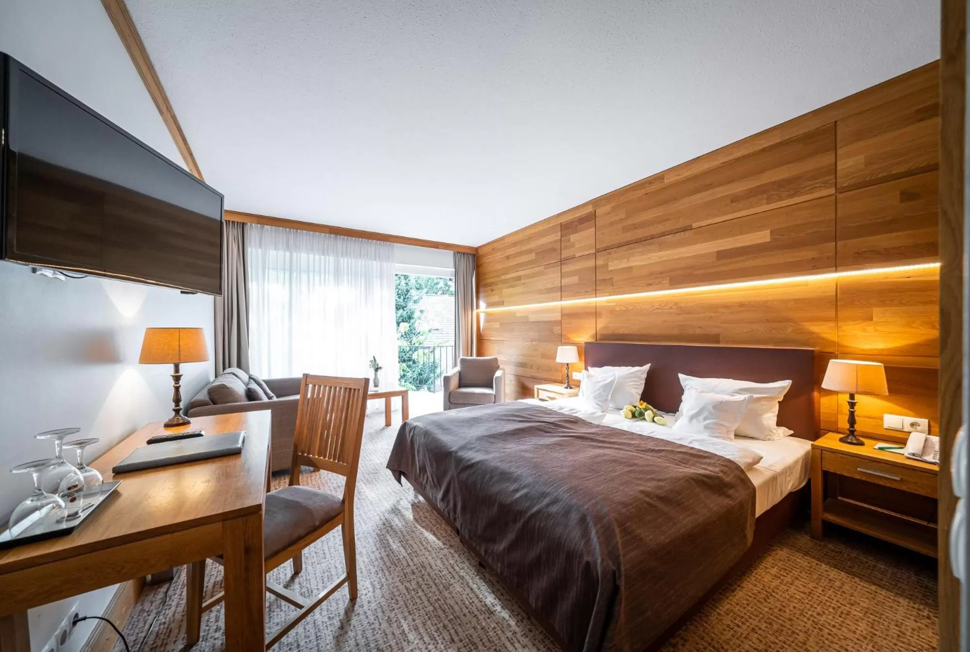 Bed in Waldhotel Tannenhäuschen