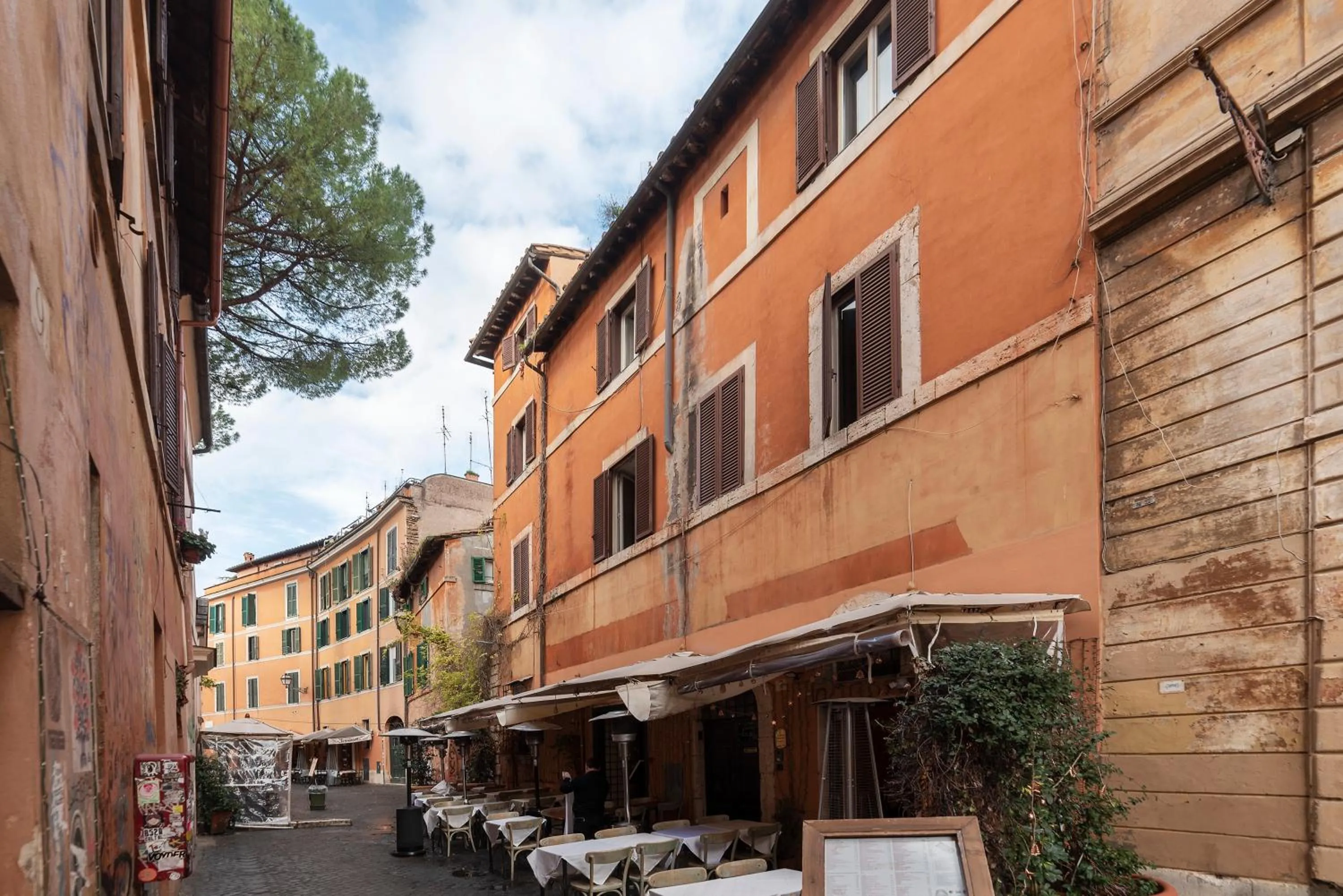 Property building in Luxury Trastevere