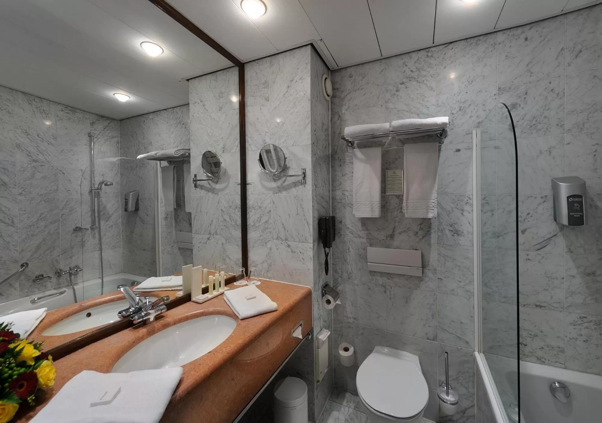 Bathroom in Golden Tulip Hotel de’ Medici