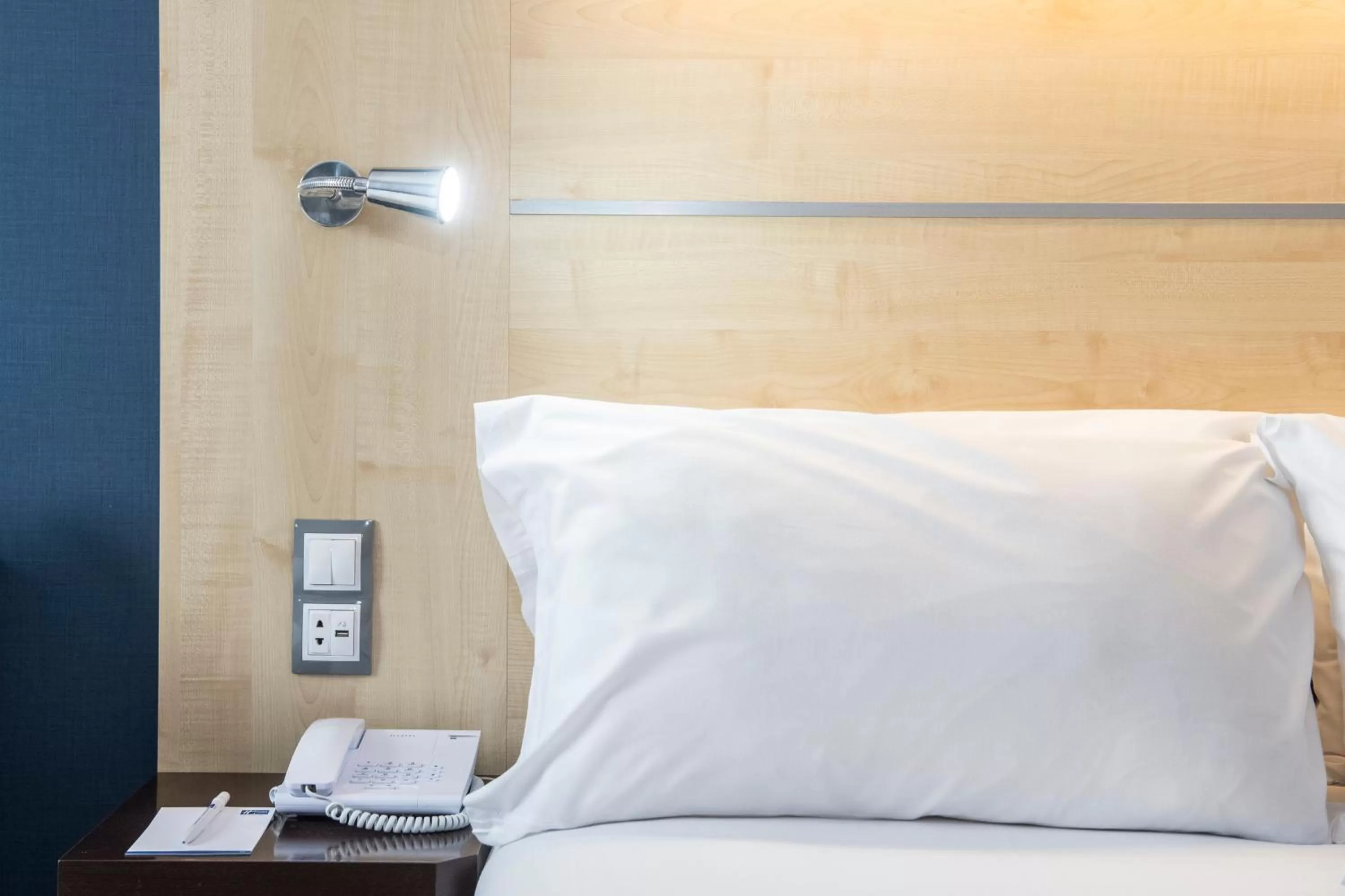 Bed in Holiday Inn Express Barcelona City 22@ by IHG