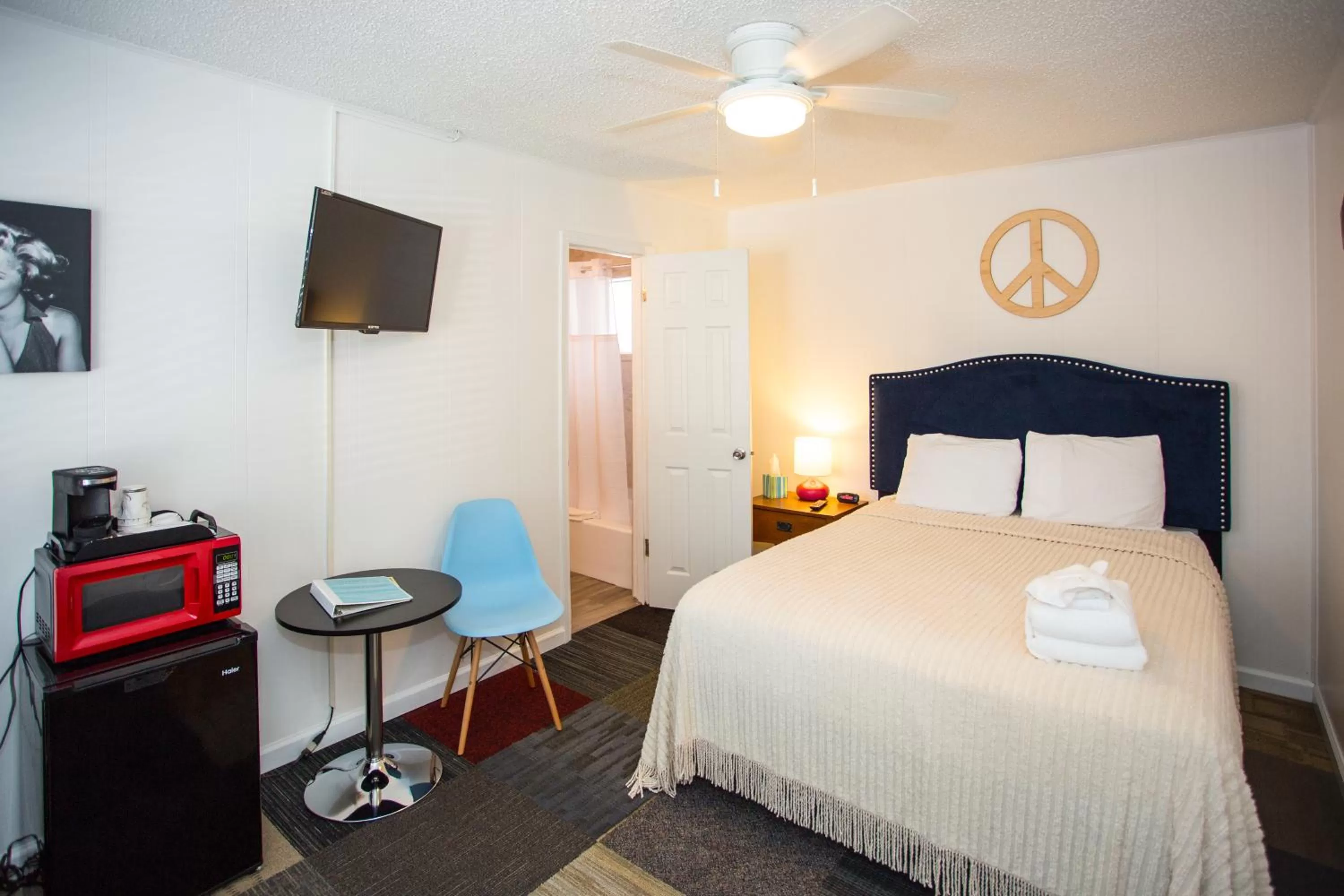 Bedroom, Bed in Sunset Motel