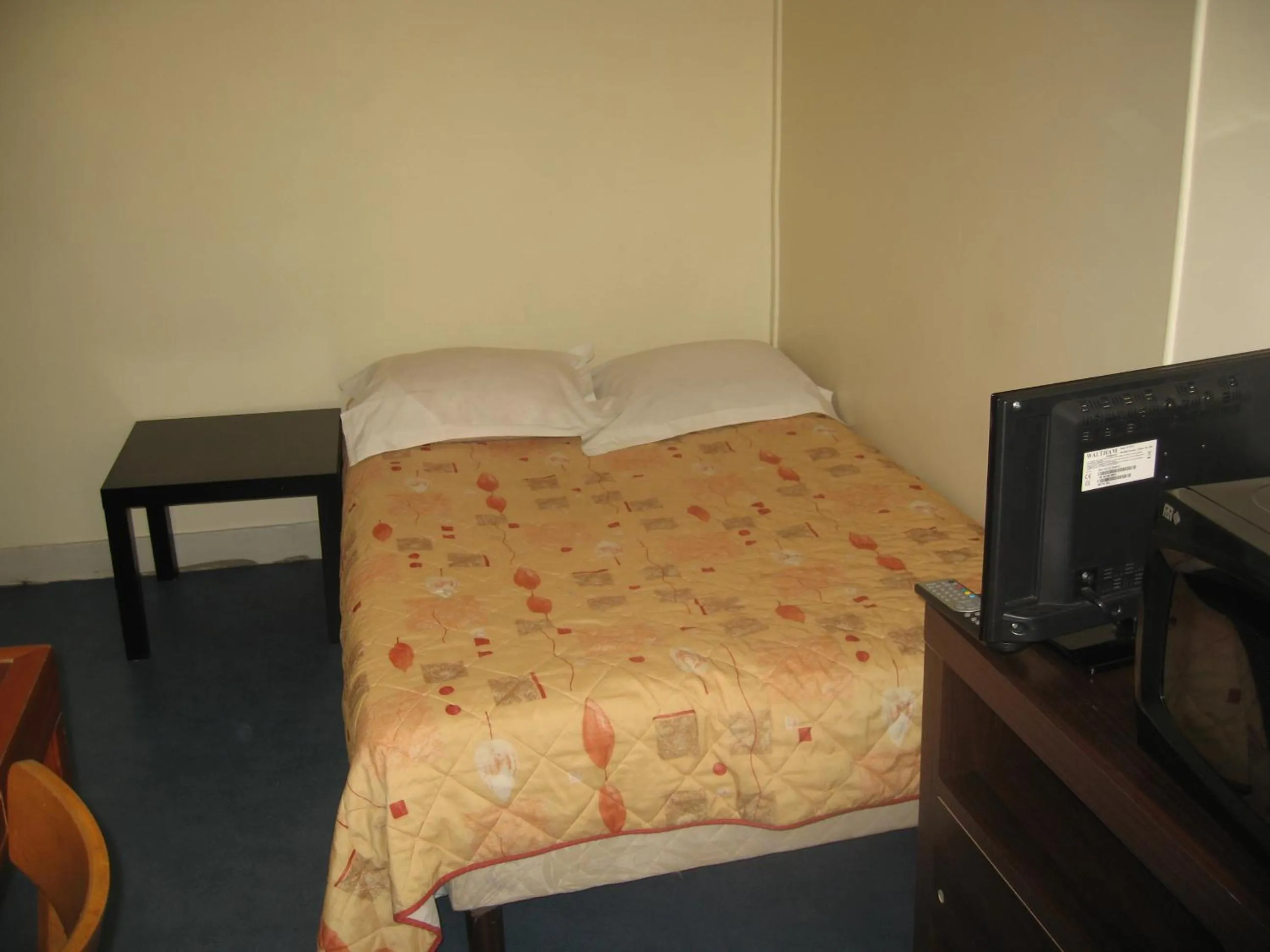 Photo of the whole room, Bed in Au Royal Mad