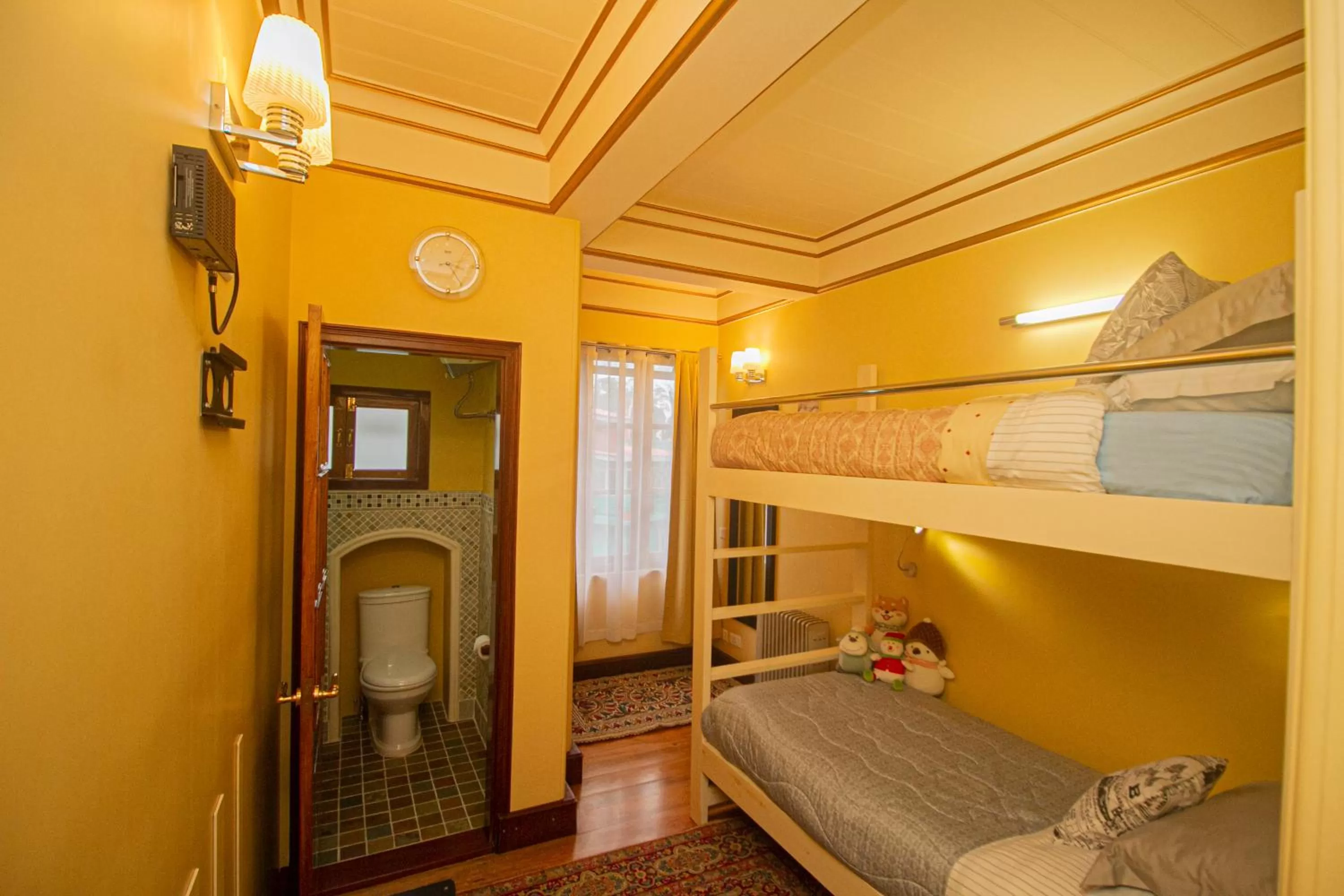 Photo of the whole room, Bed in Amritara Luxury Villa Tosca, Gangtok