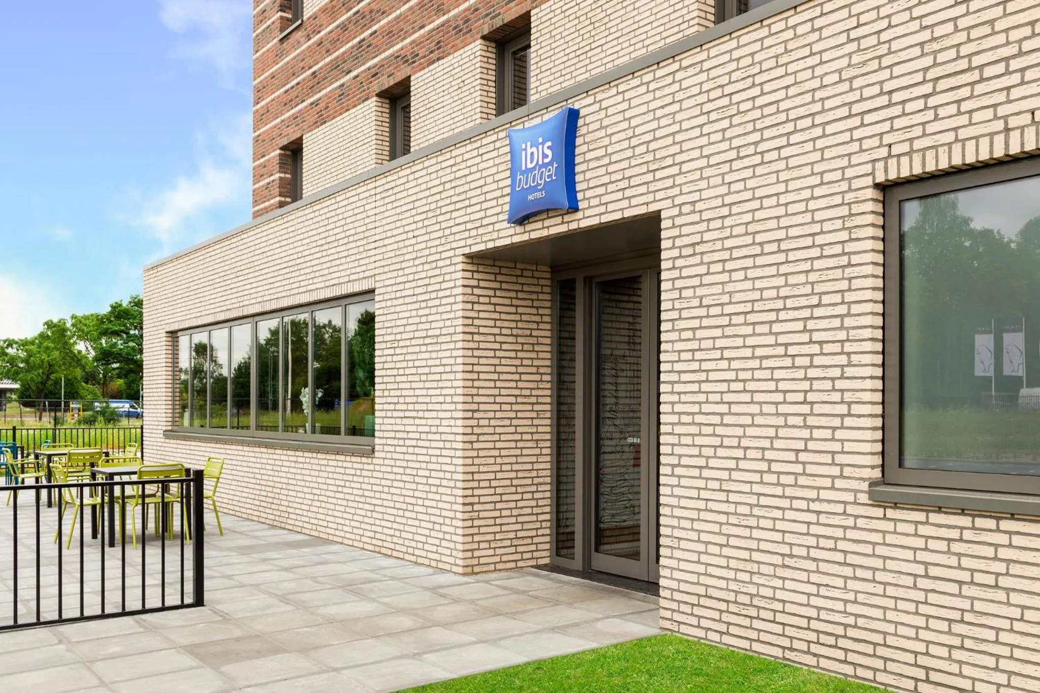 Facade/entrance in ibis budget Stein Maastricht