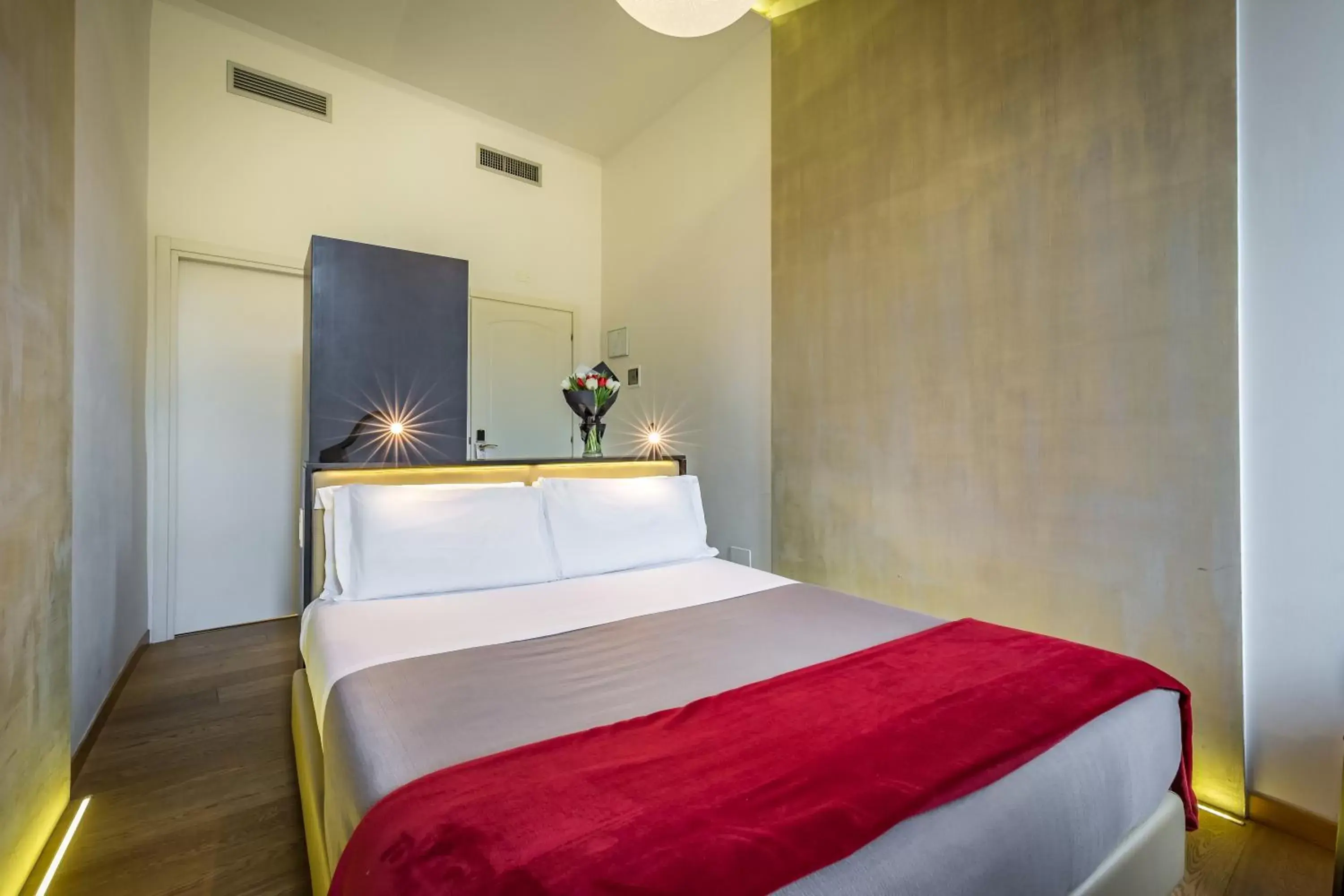 Small Double Room with Garden View in Hotel La Scaletta al Ponte Vecchio Small Double Room with Garden View in Hotel La Scaletta al Ponte Vecchio