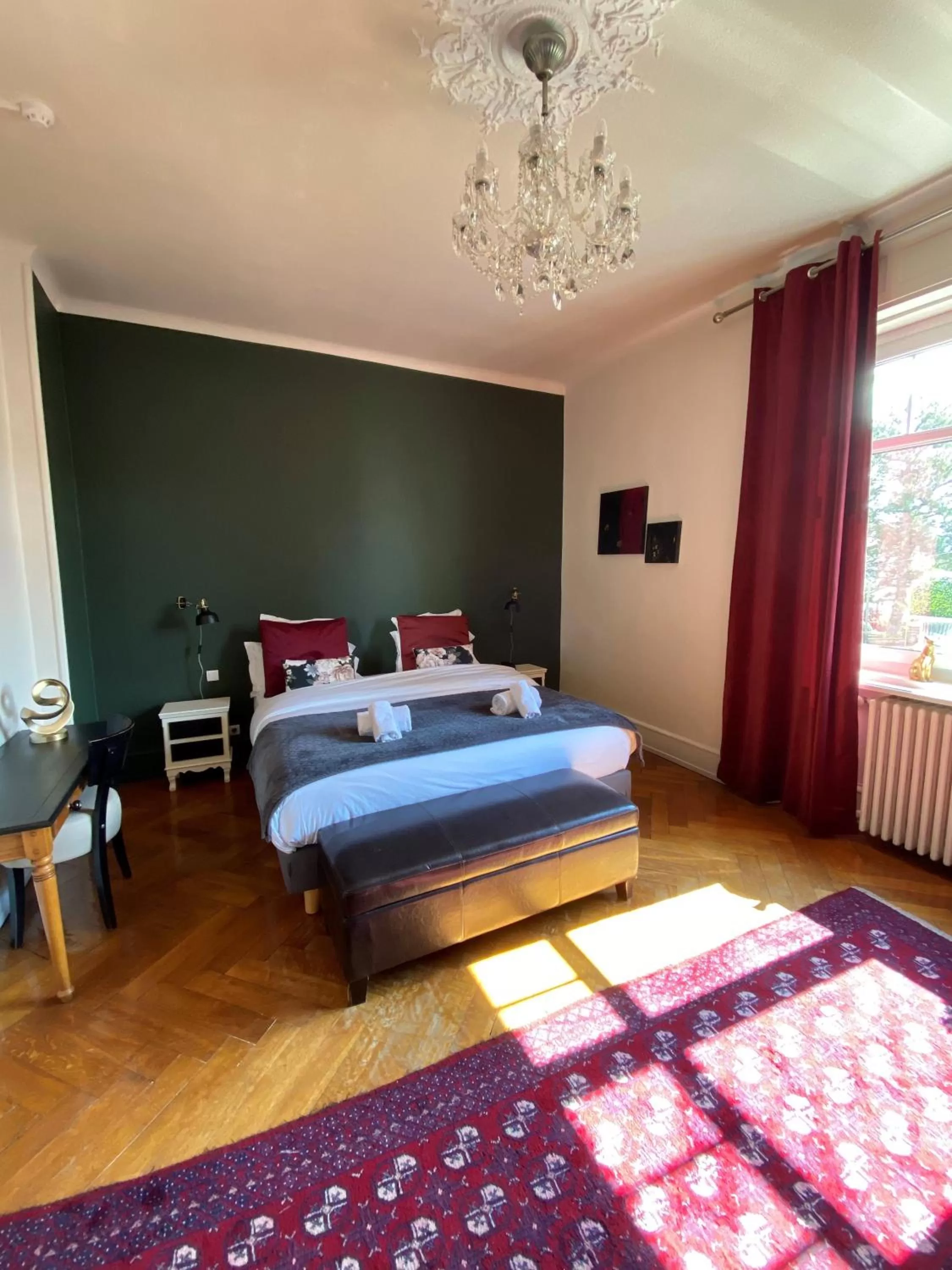 Bedroom in LA VILLA Hôtel-Restaurant