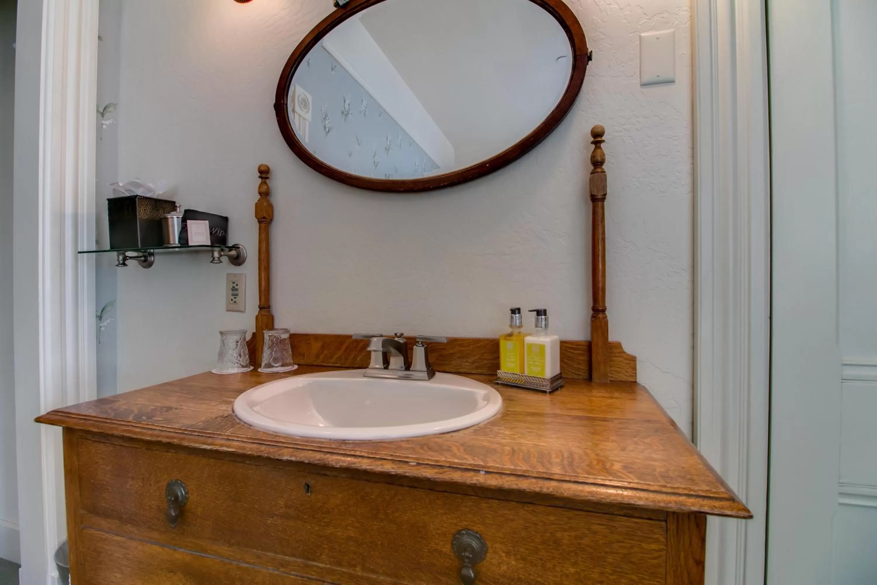 Bathroom in Winchester Inn