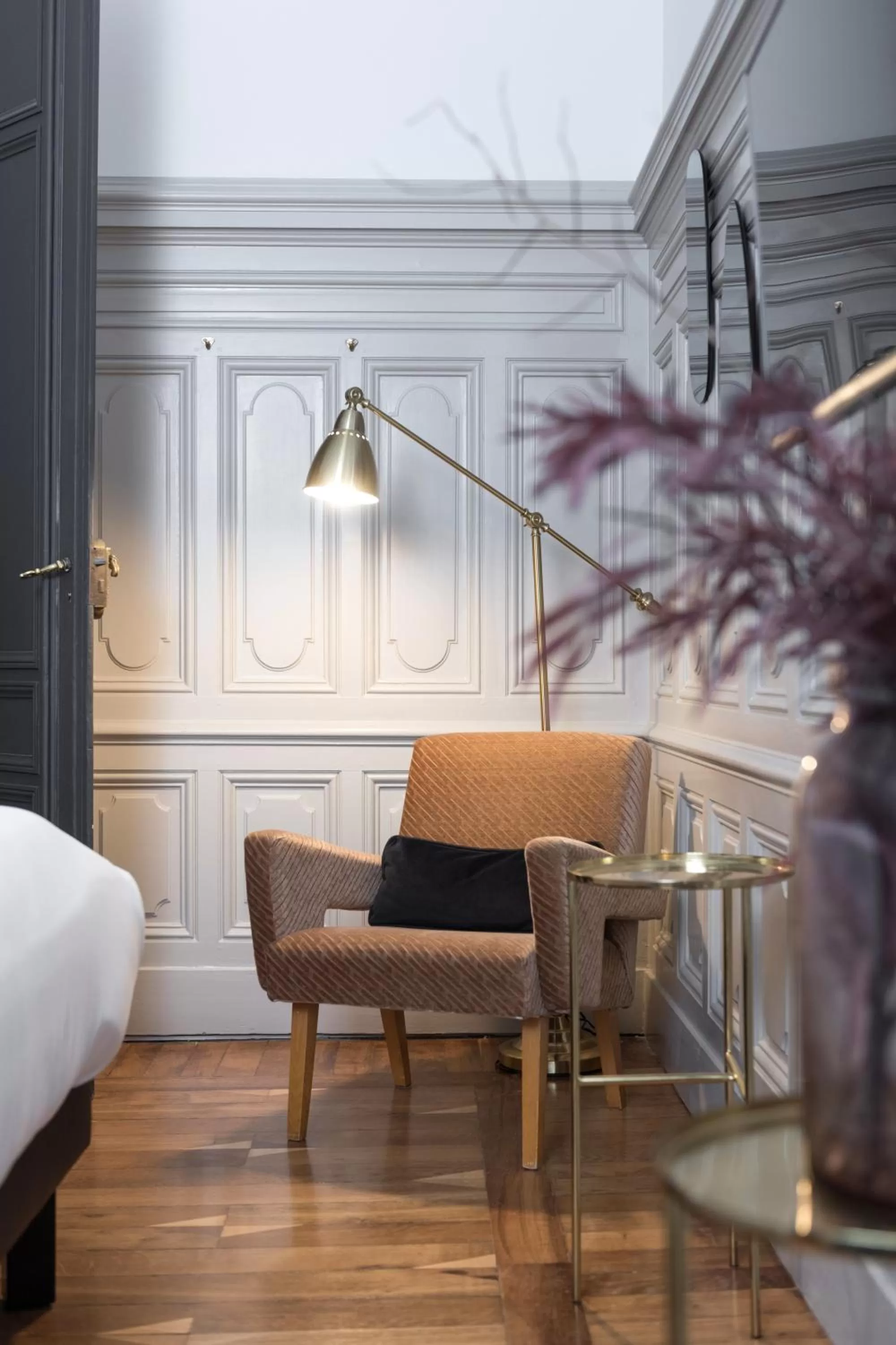 Seating area, Bed in MiHotel Gailleton